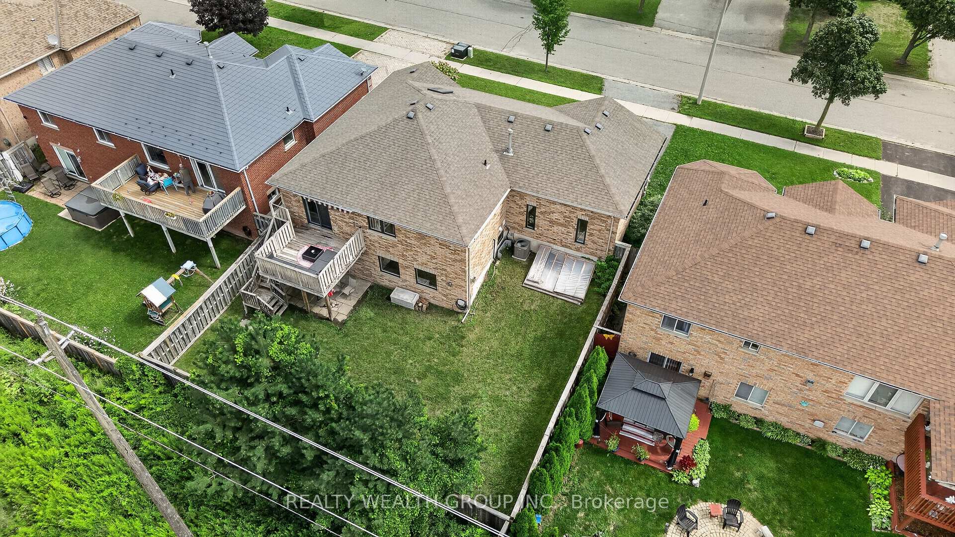Photo 35 of 83 Logan Court, Barrie, Holly — HOMEH