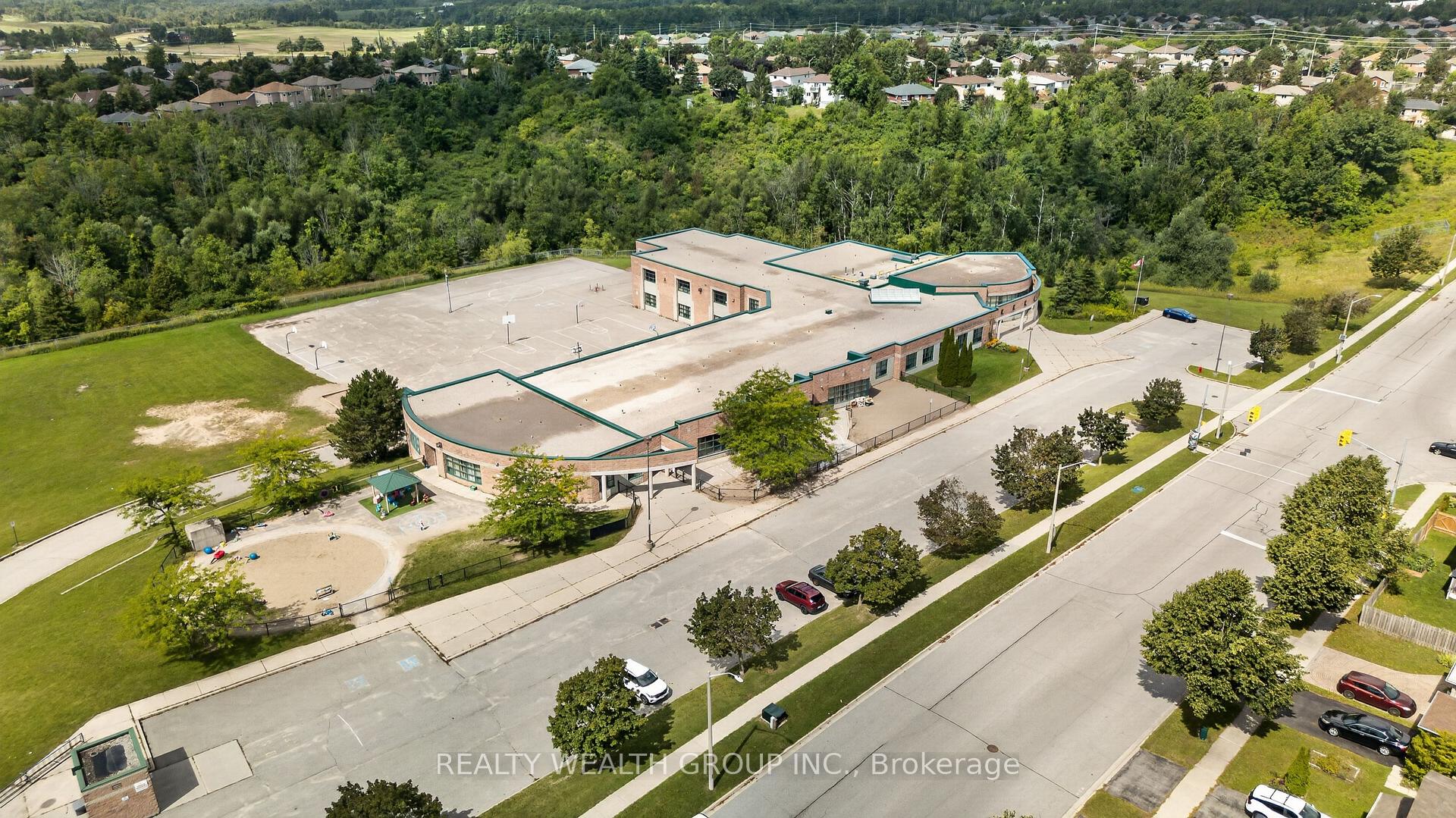 Photo 40 of 83 Logan Court, Barrie, Holly — HOMEH