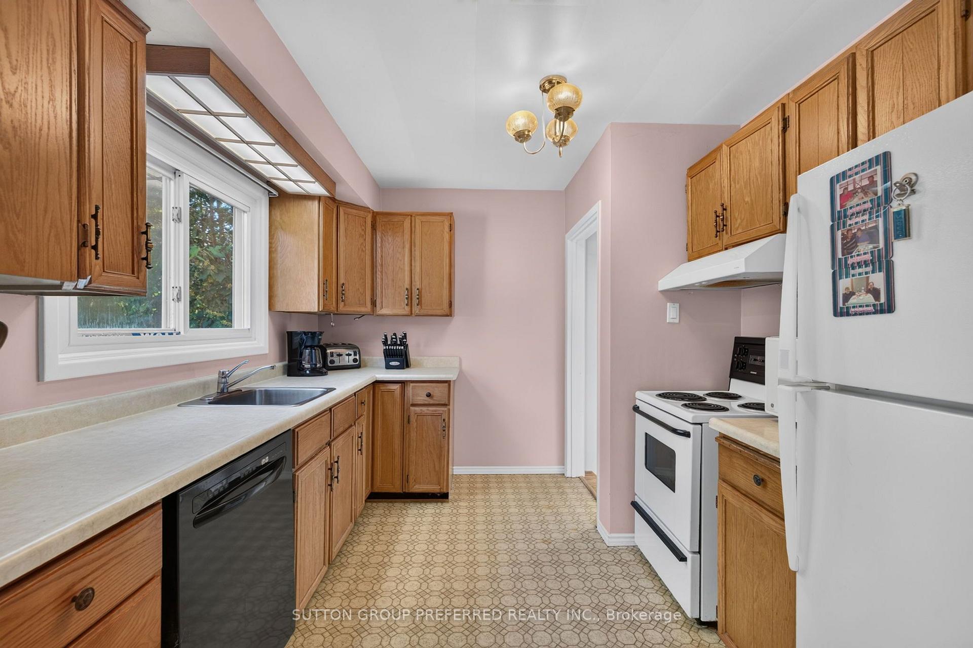 Photo 17 of 98 Queen Street, Thames Centre, Dorchester — HOMEH