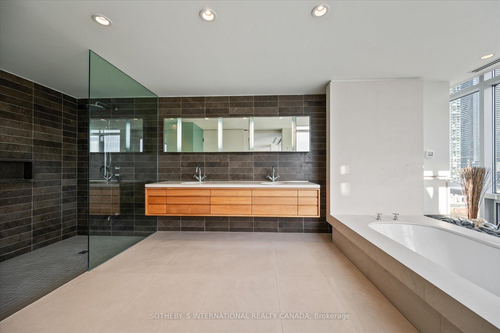 Photo 31 of Unit PH1001W, 500 Queens Quay W, Toronto, Waterfront Communities — HOMEH
