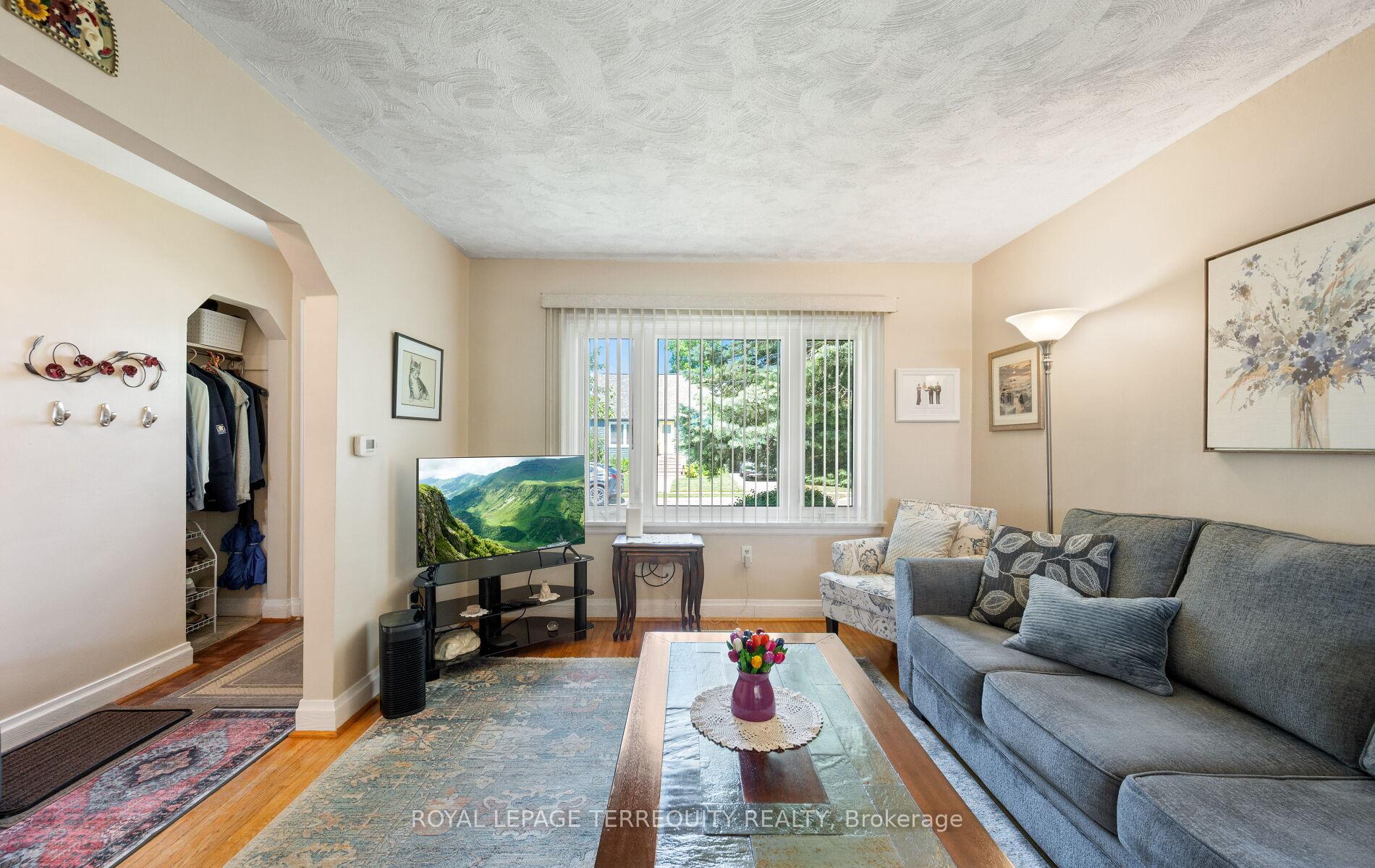 Photo 13 of 33 Rogers Road, Brampton, Brampton West — HOMEH
