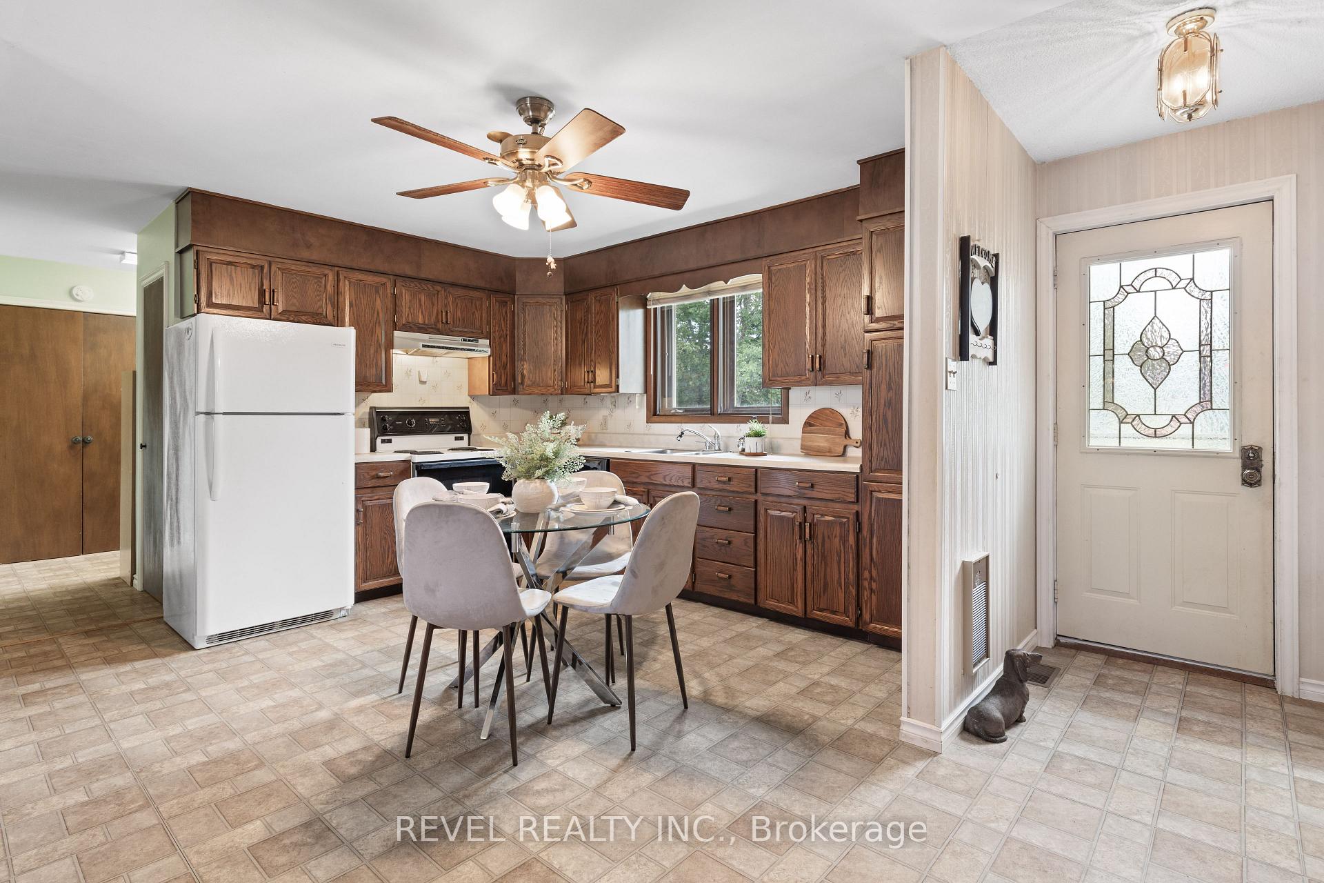Photo 14 of 126 Pinewood Boulevard, Kawartha Lakes, Carden — HOMEH