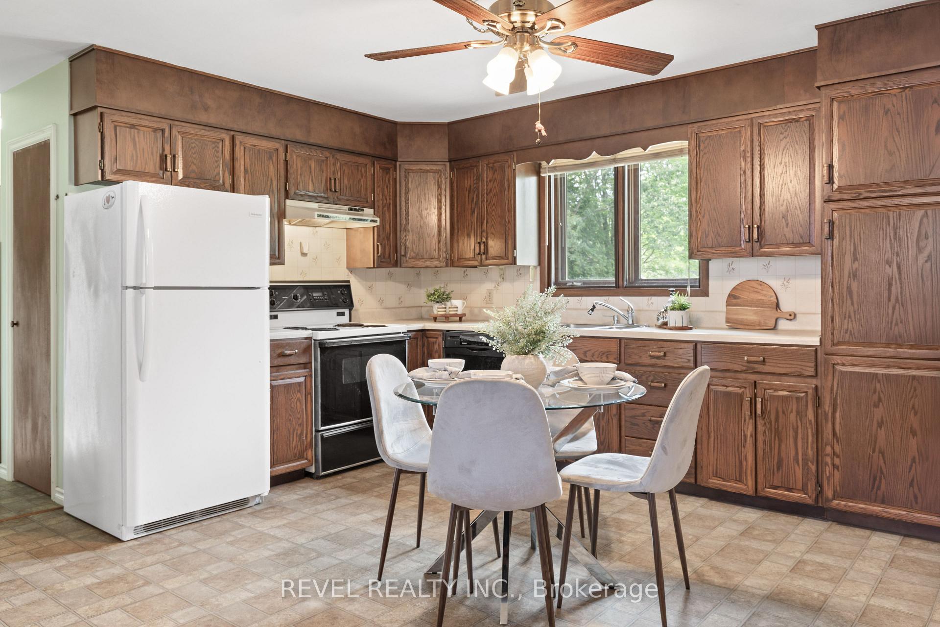 Photo 15 of 126 Pinewood Boulevard, Kawartha Lakes, Carden — HOMEH