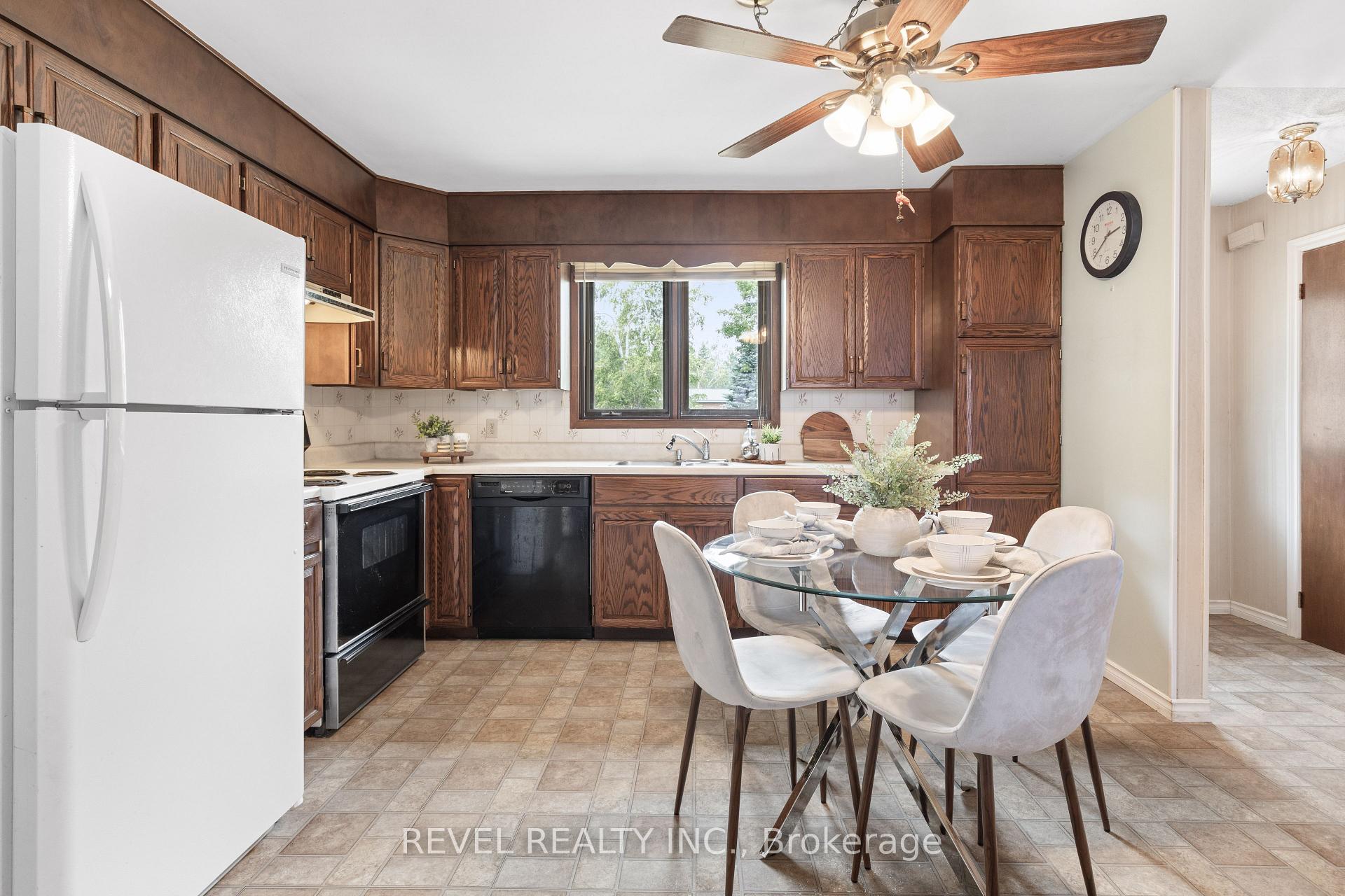 Photo 16 of 126 Pinewood Boulevard, Kawartha Lakes, Carden — HOMEH