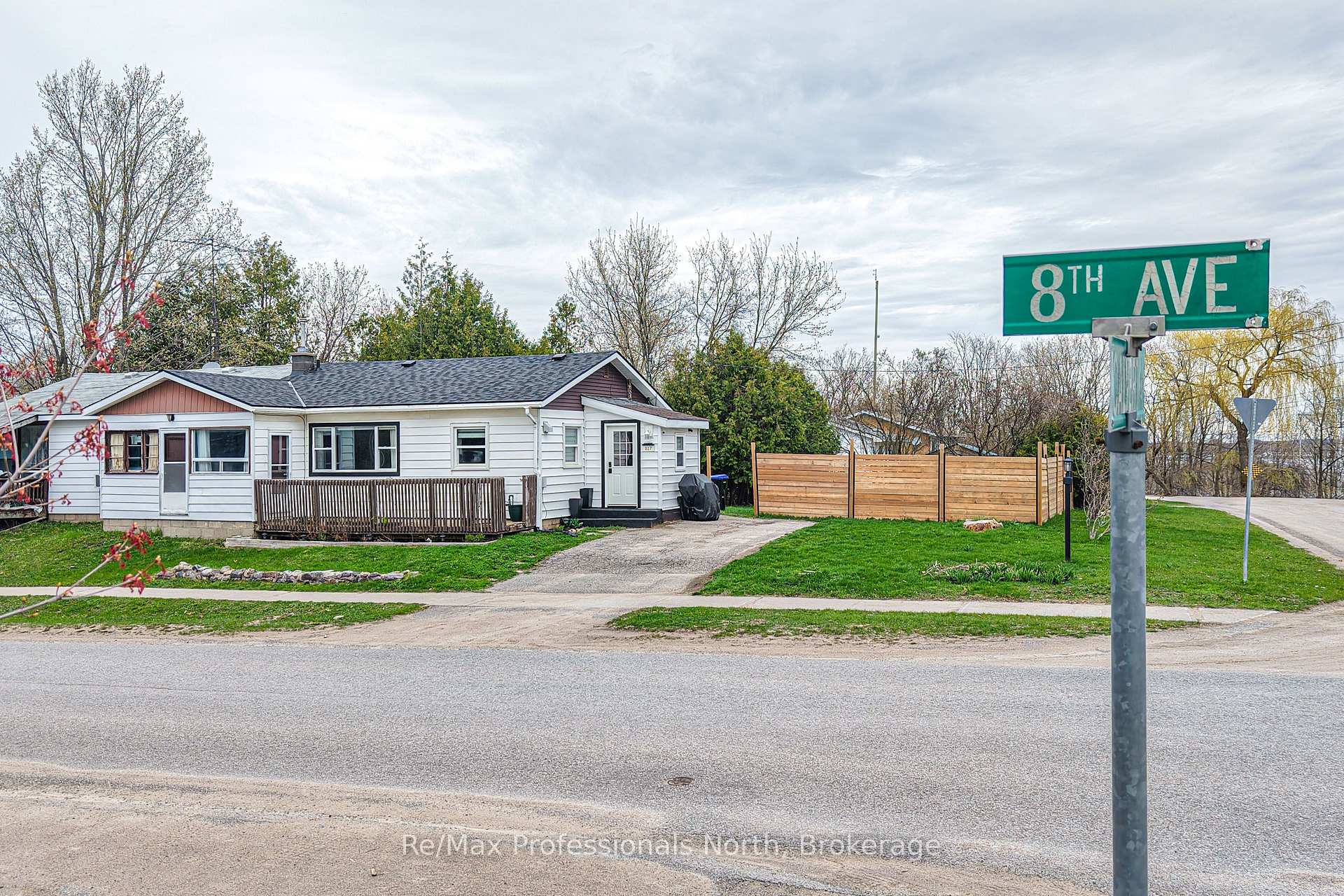Photo of 817 Eighth Avenue