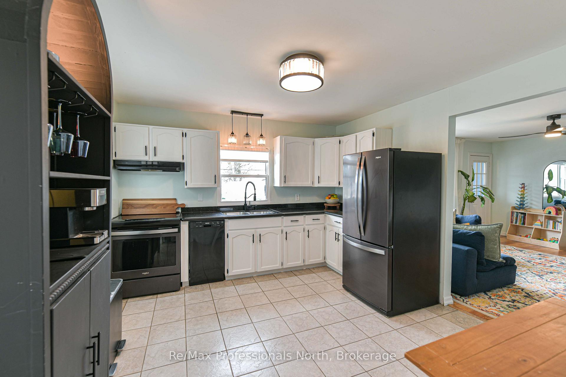 Photo 16 of 817 Eighth Avenue, Tay, Port McNicoll — HOMEH