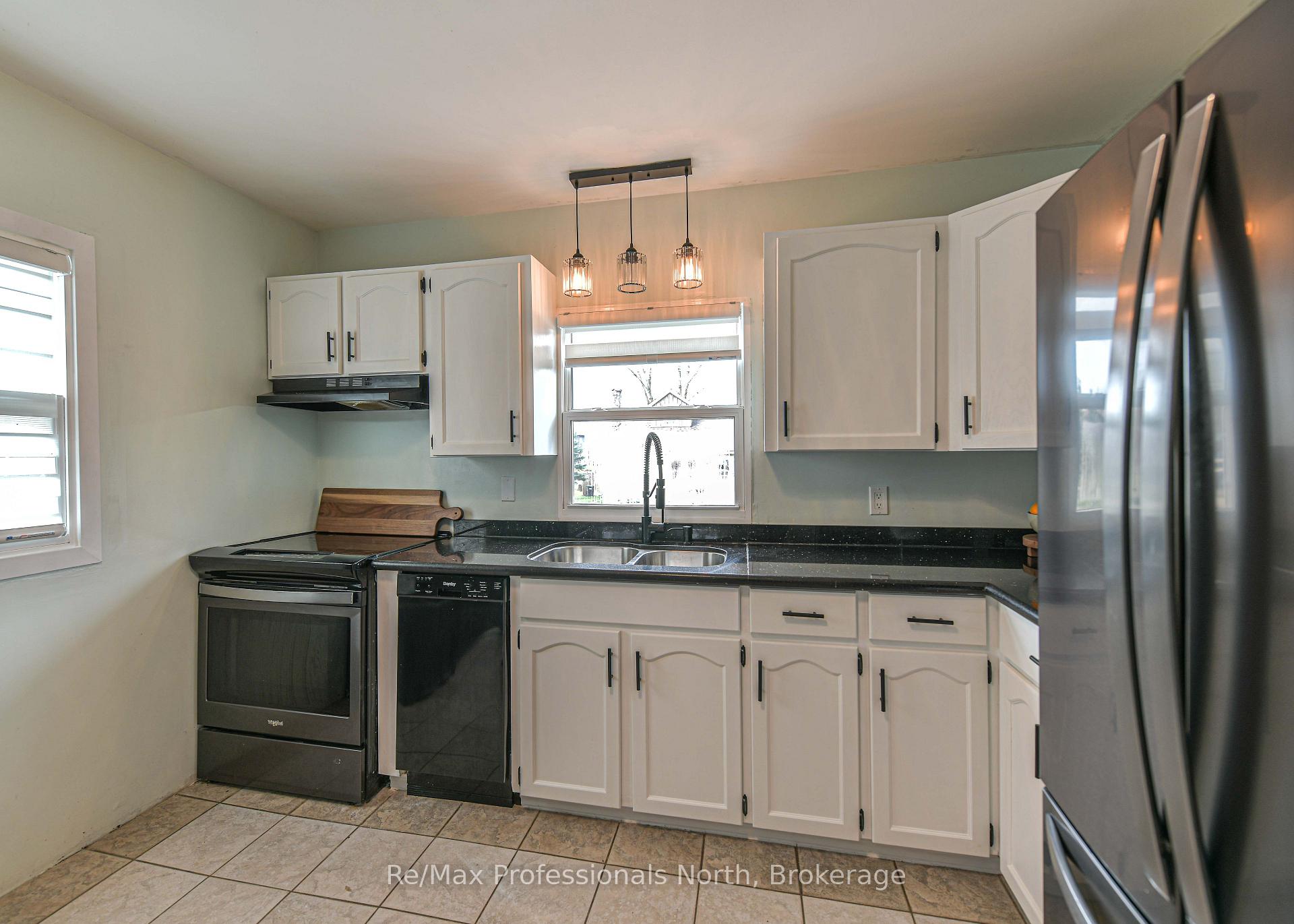 Photo 18 of 817 Eighth Avenue, Tay, Port McNicoll — HOMEH