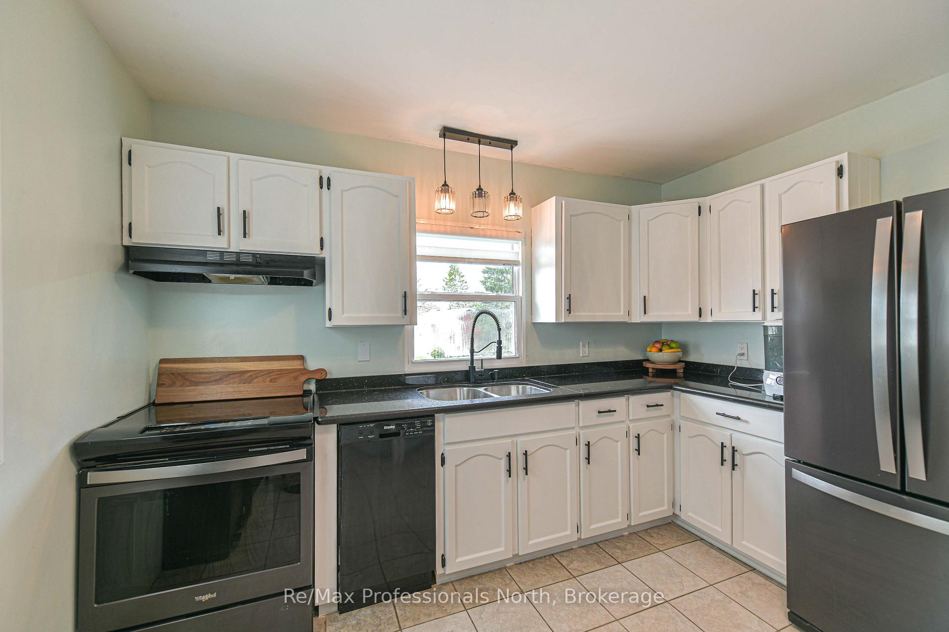 Photo 19 of 817 Eighth Avenue, Tay, Port McNicoll — HOMEH