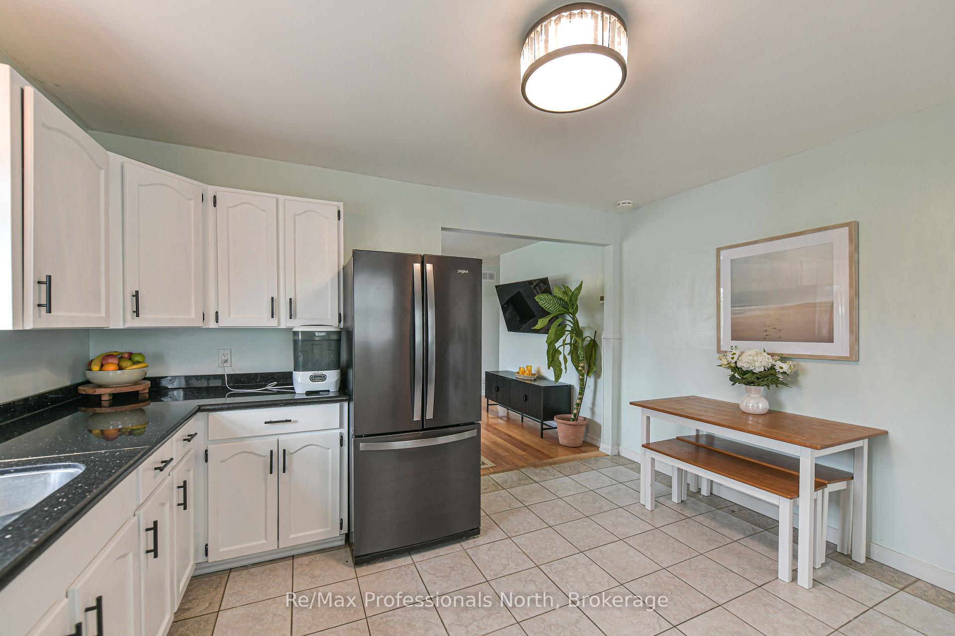 Photo 20 of 817 Eighth Avenue, Tay, Port McNicoll — HOMEH