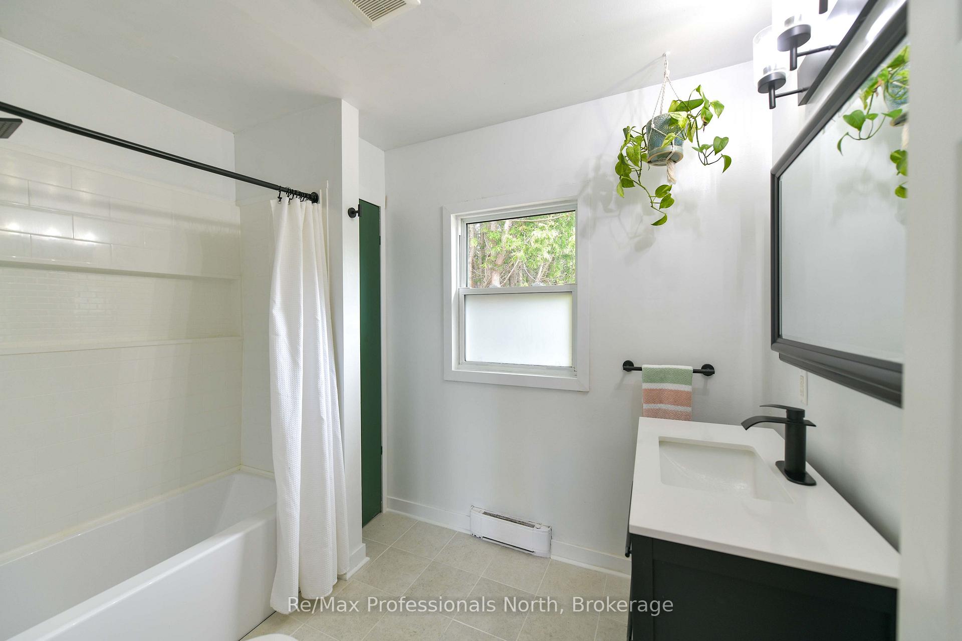 Photo 28 of 817 Eighth Avenue, Tay, Port McNicoll — HOMEH