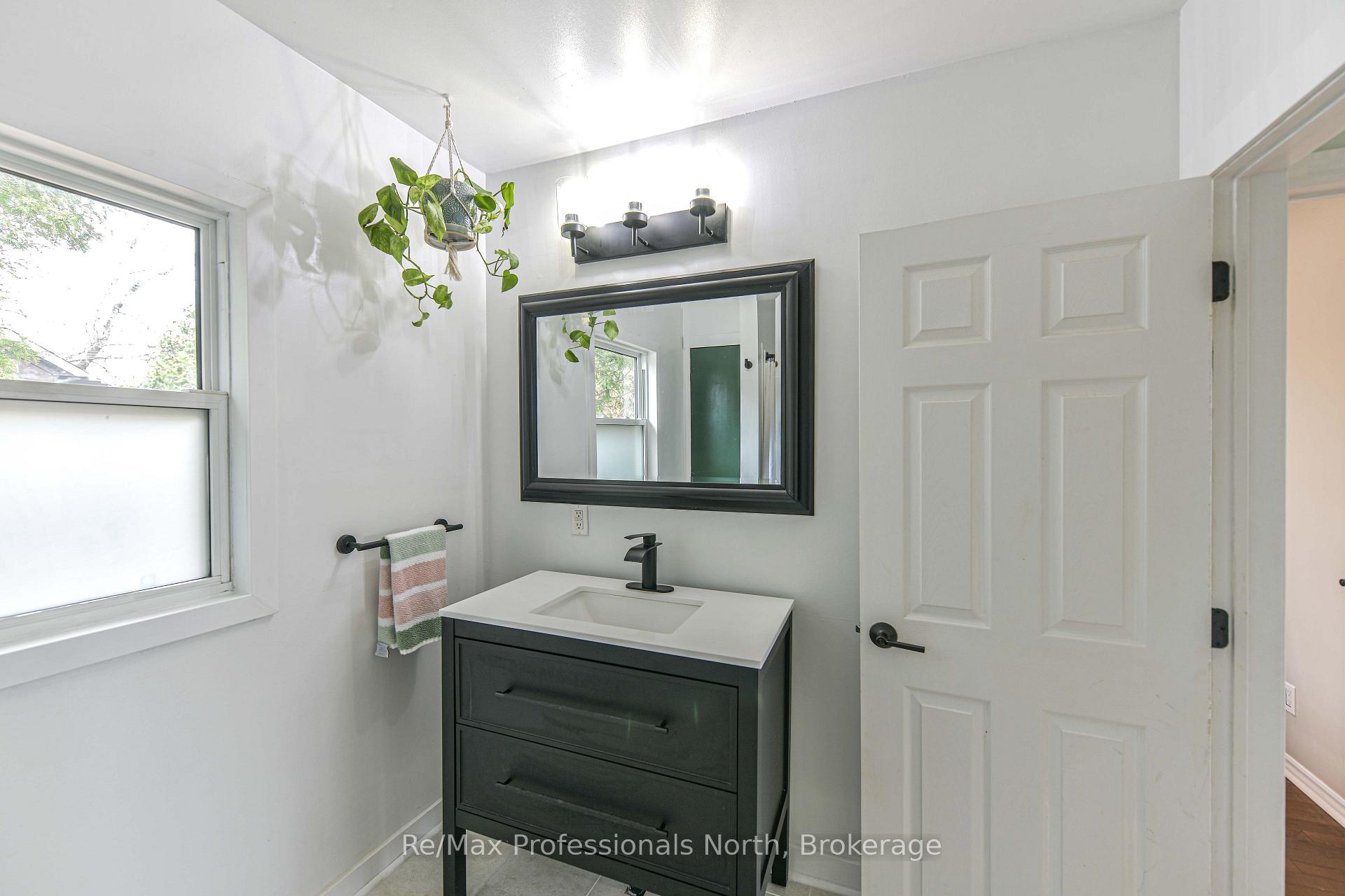 Photo 30 of 817 Eighth Avenue, Tay, Port McNicoll — HOMEH