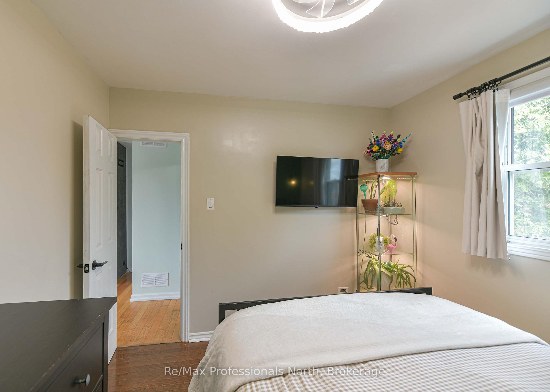Photo 33 of 817 Eighth Avenue, Tay, Port McNicoll — HOMEH