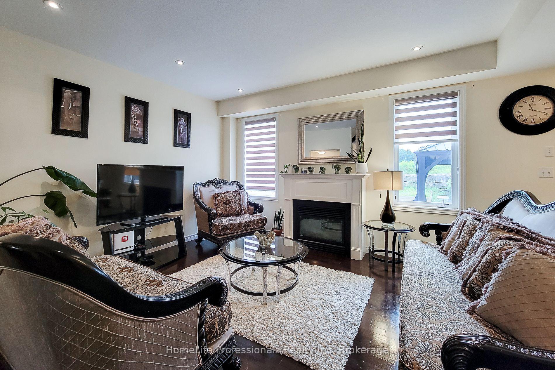 Photo 12 of 5 Medici Lane, Hamilton, Carpenter — HOMEH