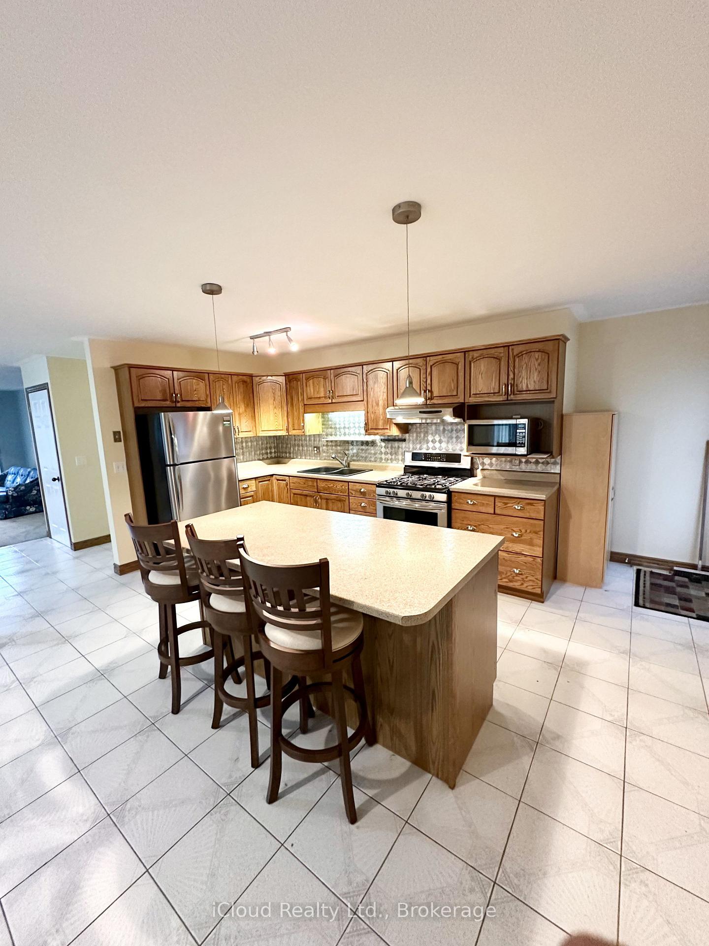 Photo 13 of 86 Glendale Drive E, Tillsonburg — HOMEH