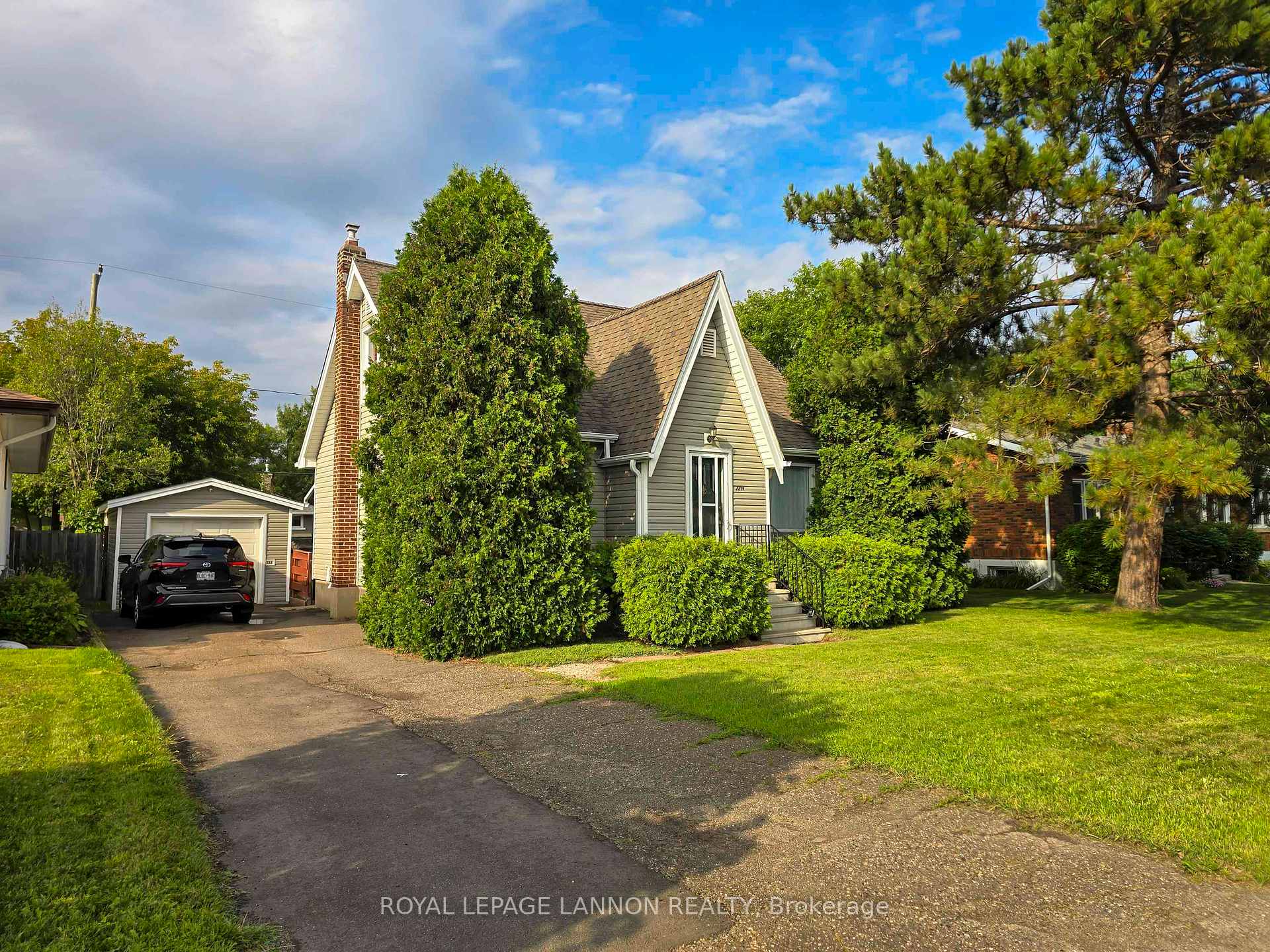 Photo 1 of 2219 Arthur Street E, Thunder Bay, Edgewater Park — HOMEH