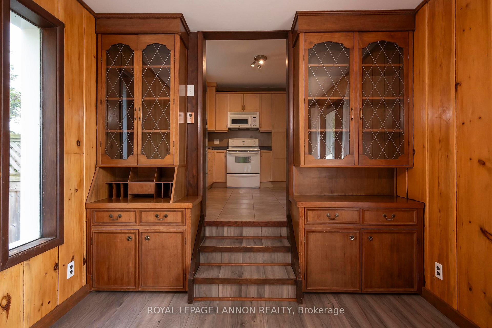 Photo 3 of 2219 Arthur Street E, Thunder Bay, Edgewater Park — HOMEH