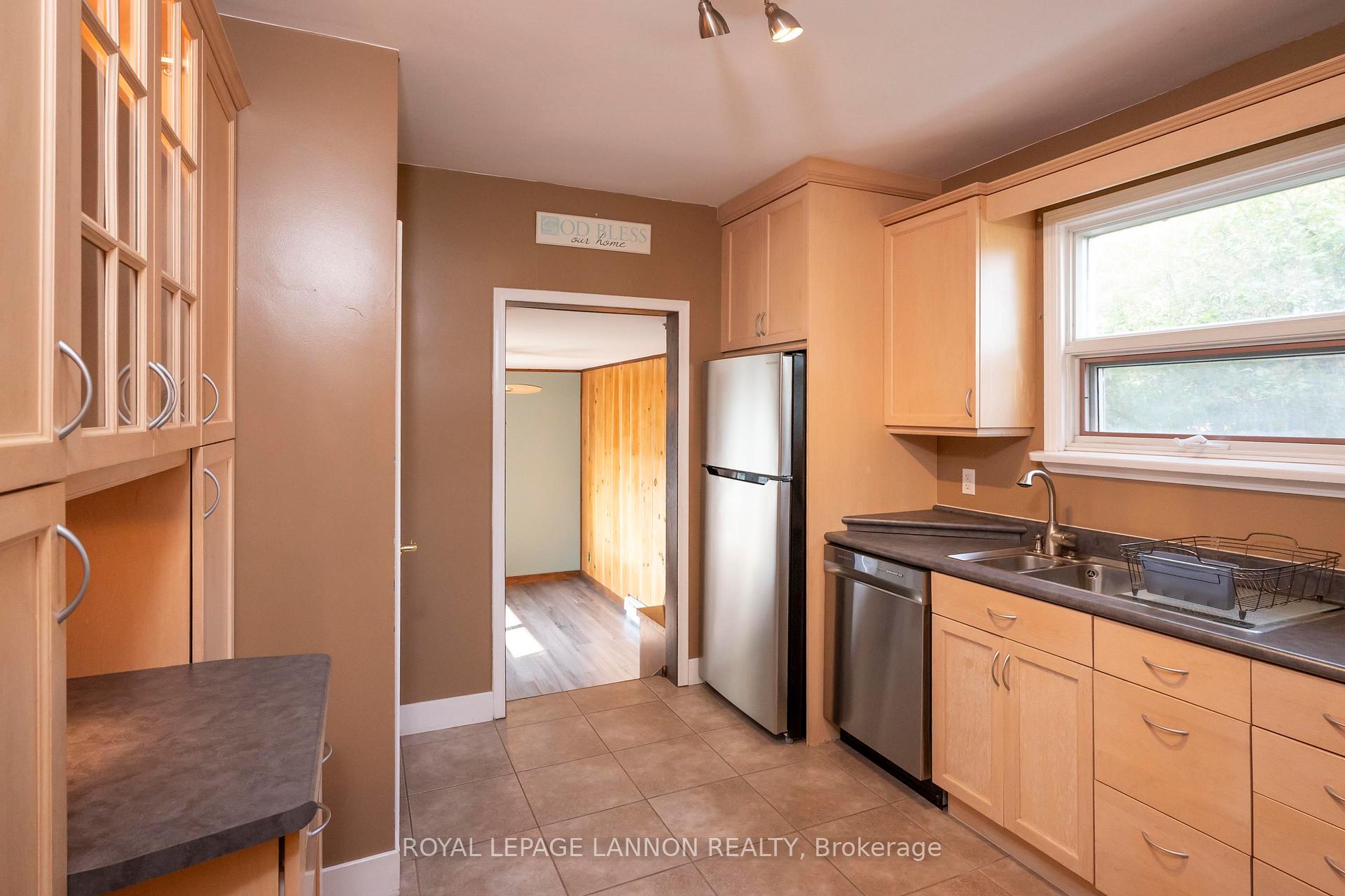 Photo 7 of 2219 Arthur Street E, Thunder Bay, Edgewater Park — HOMEH