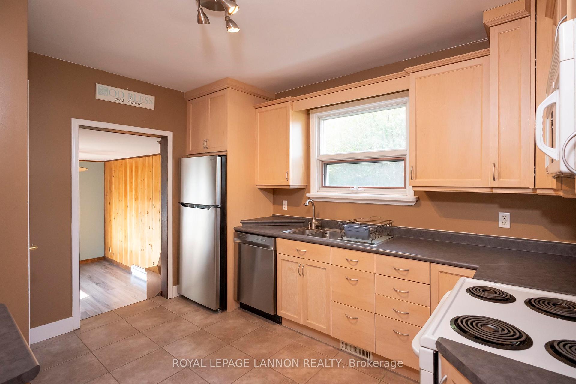 Photo 8 of 2219 Arthur Street E, Thunder Bay, Edgewater Park — HOMEH