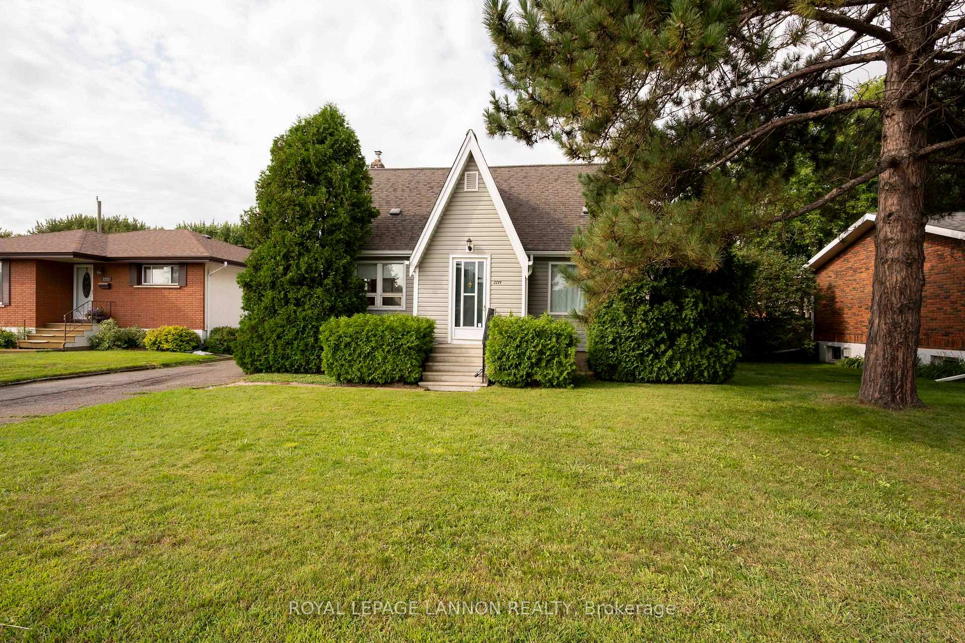 Photo 46 of 2219 Arthur Street E, Thunder Bay, Edgewater Park — HOMEH