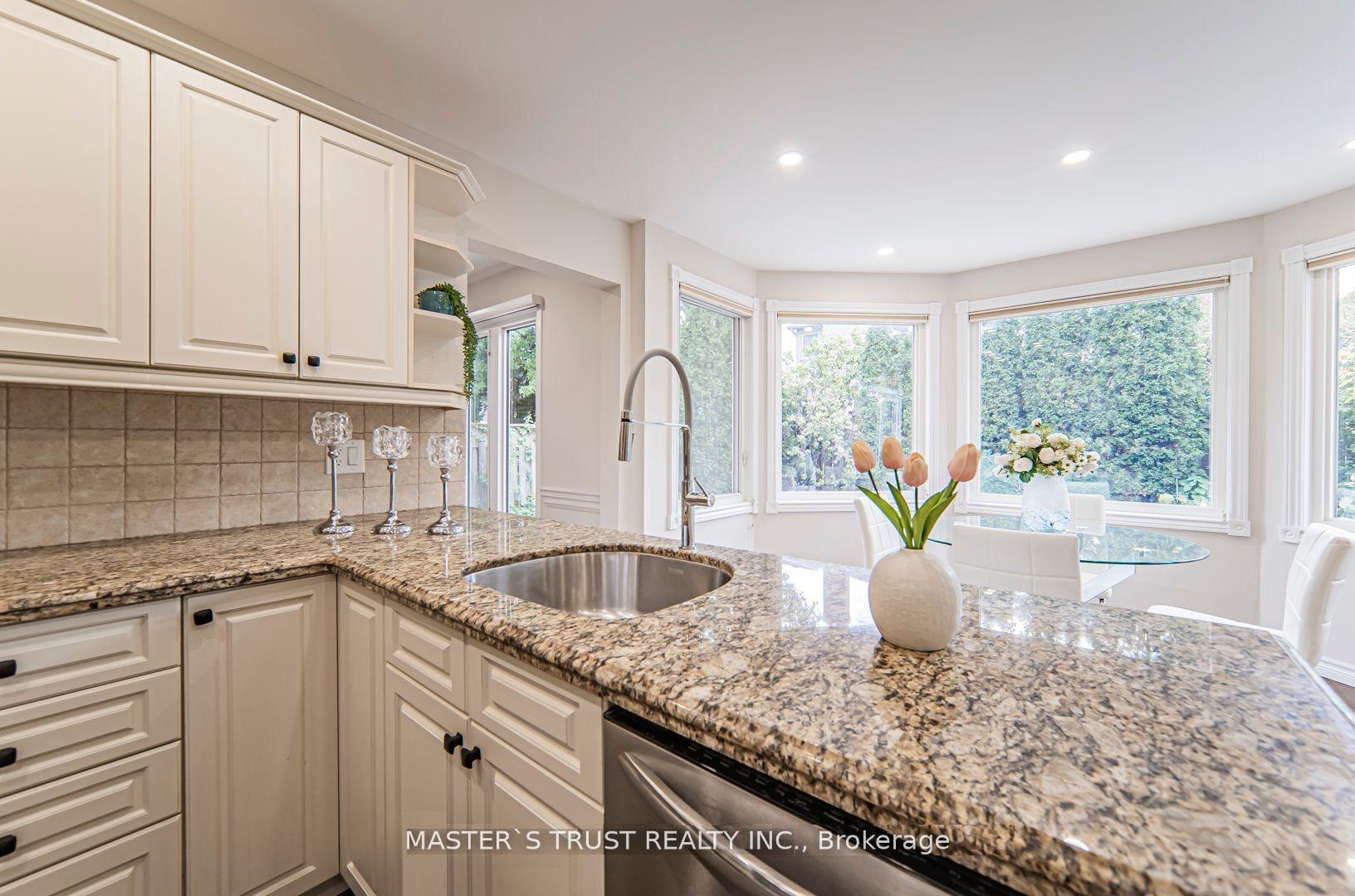 Photo 13 of 2502 Folkway Drive, Mississauga, Erin Mills — HOMEH