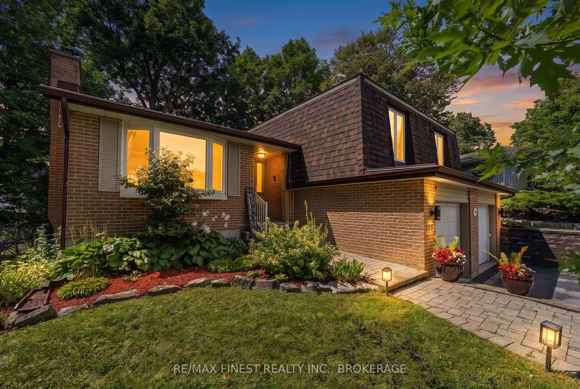 Photo 1 of 907 Pembridge Crescent, Kingston, South of Taylor-Kidd Blvd — HOMEH