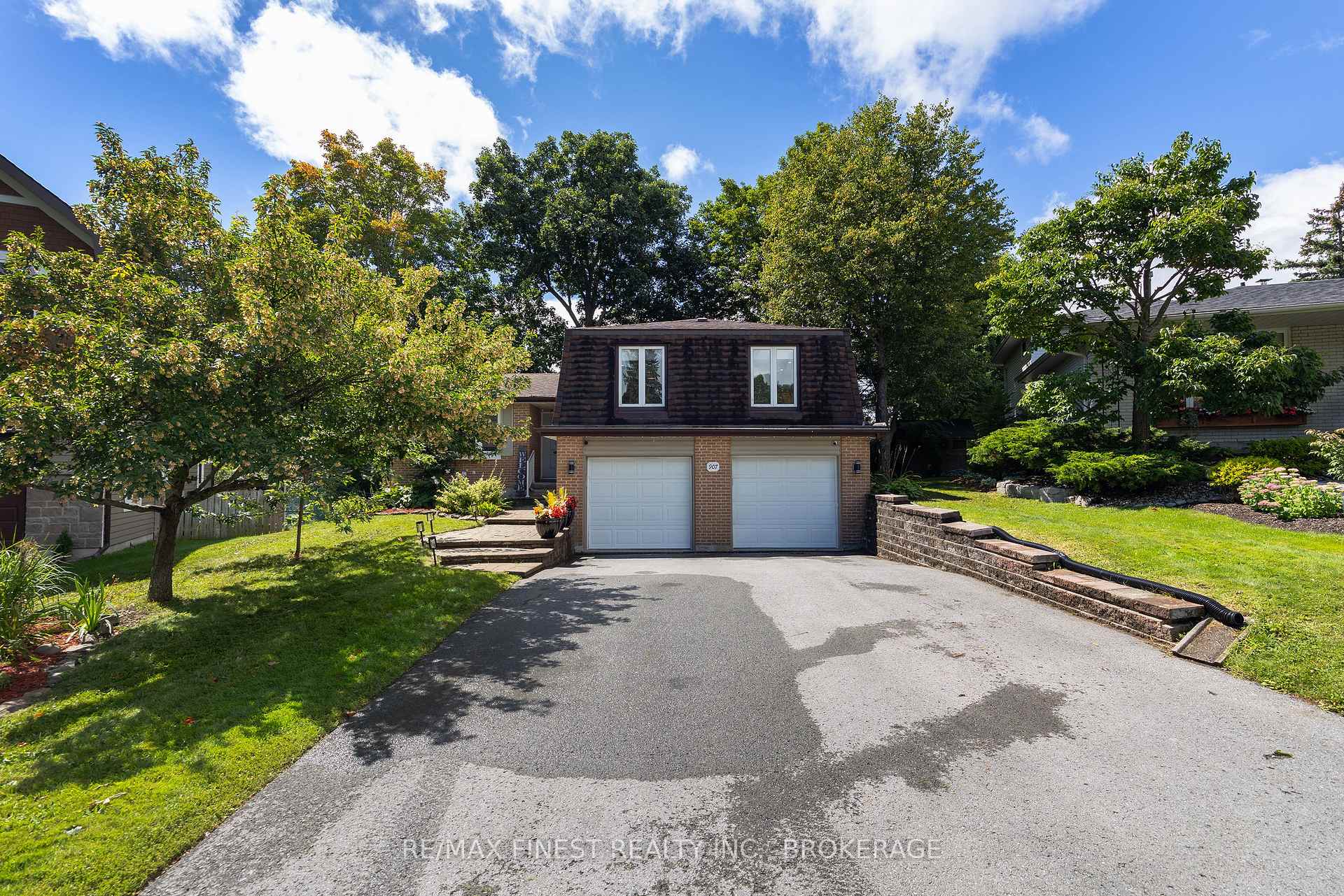 Photo 2 of 907 Pembridge Crescent, Kingston, South of Taylor-Kidd Blvd — HOMEH