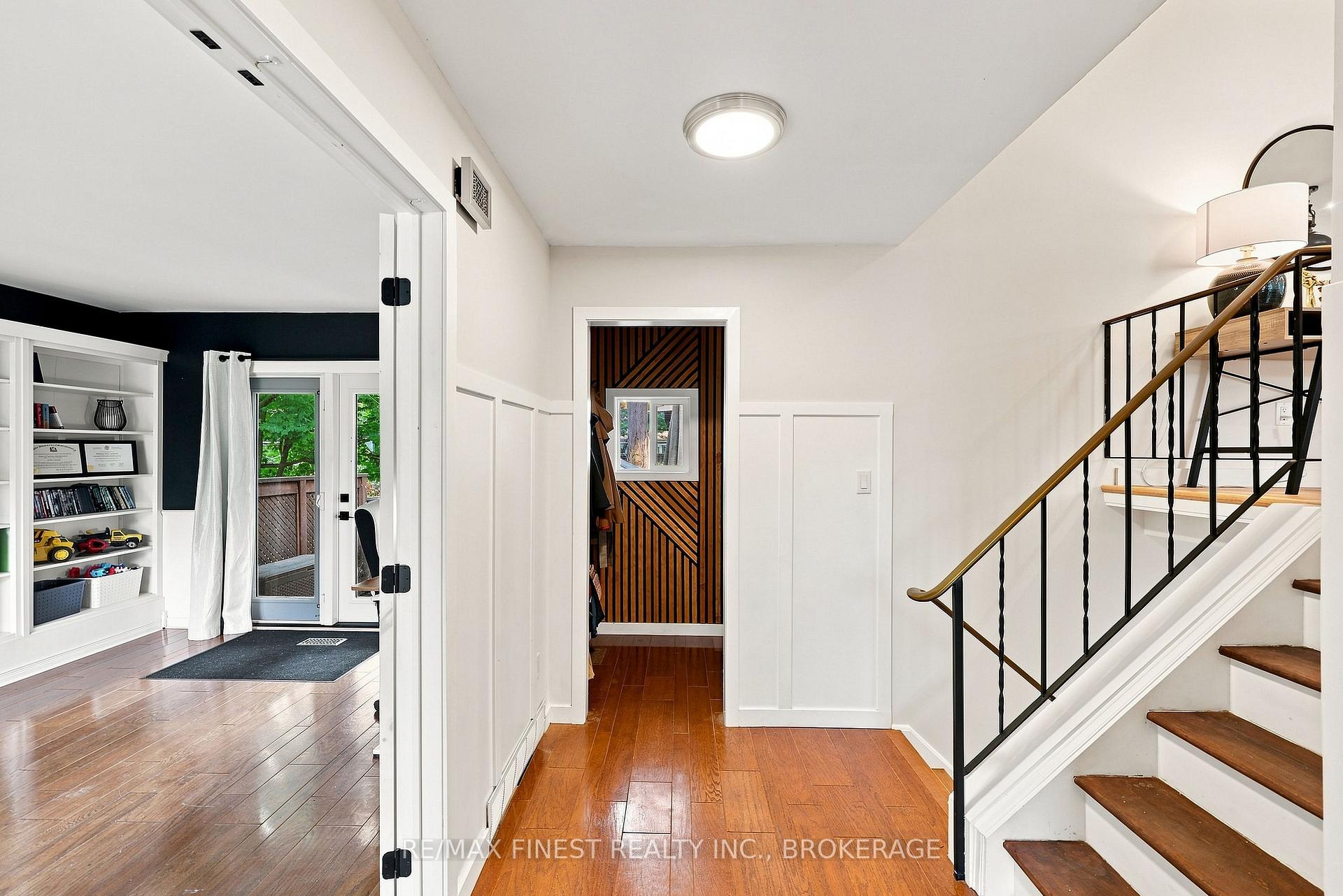 Photo 4 of 907 Pembridge Crescent, Kingston, South of Taylor-Kidd Blvd — HOMEH