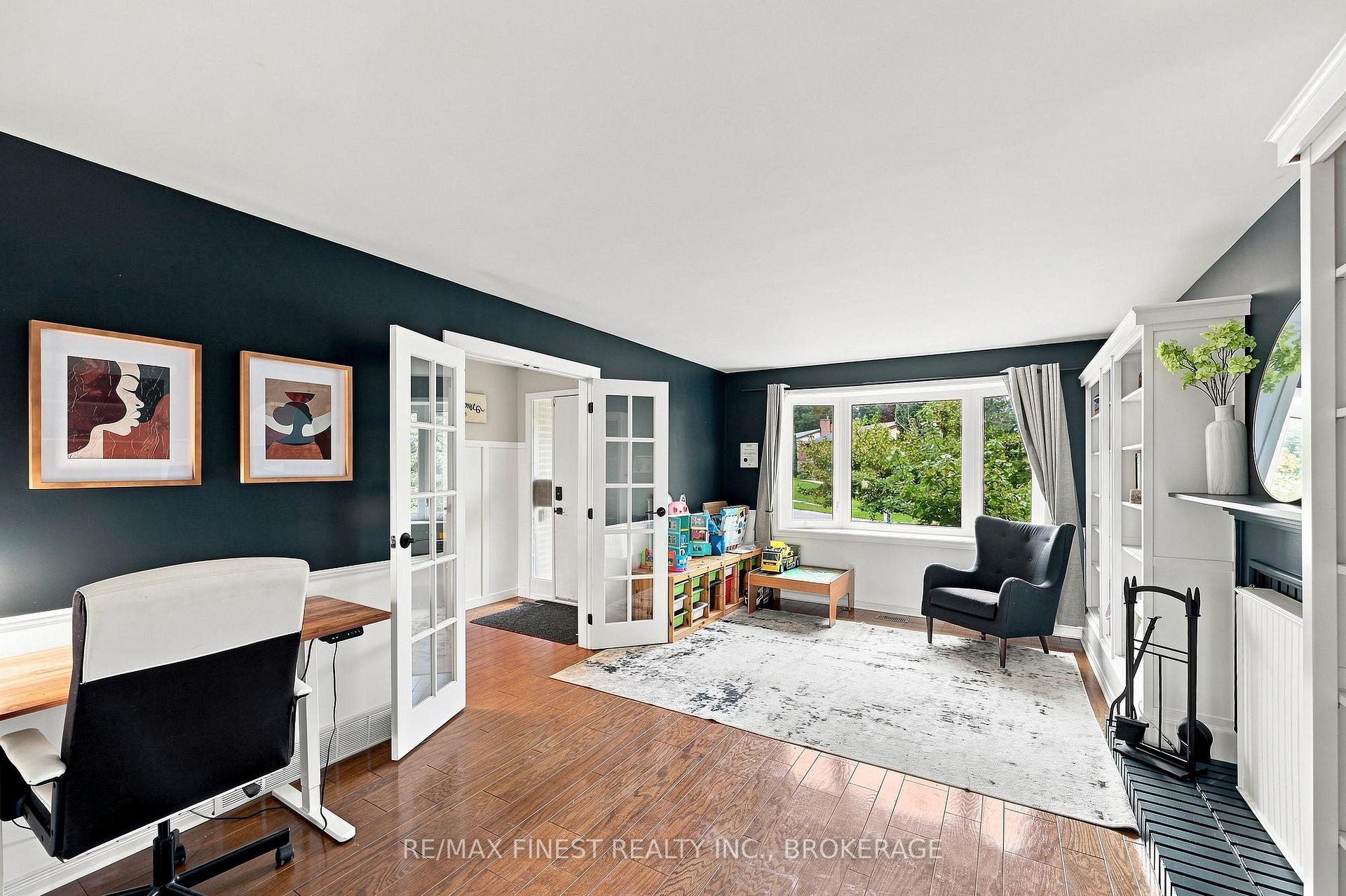 Photo 5 of 907 Pembridge Crescent, Kingston, South of Taylor-Kidd Blvd — HOMEH