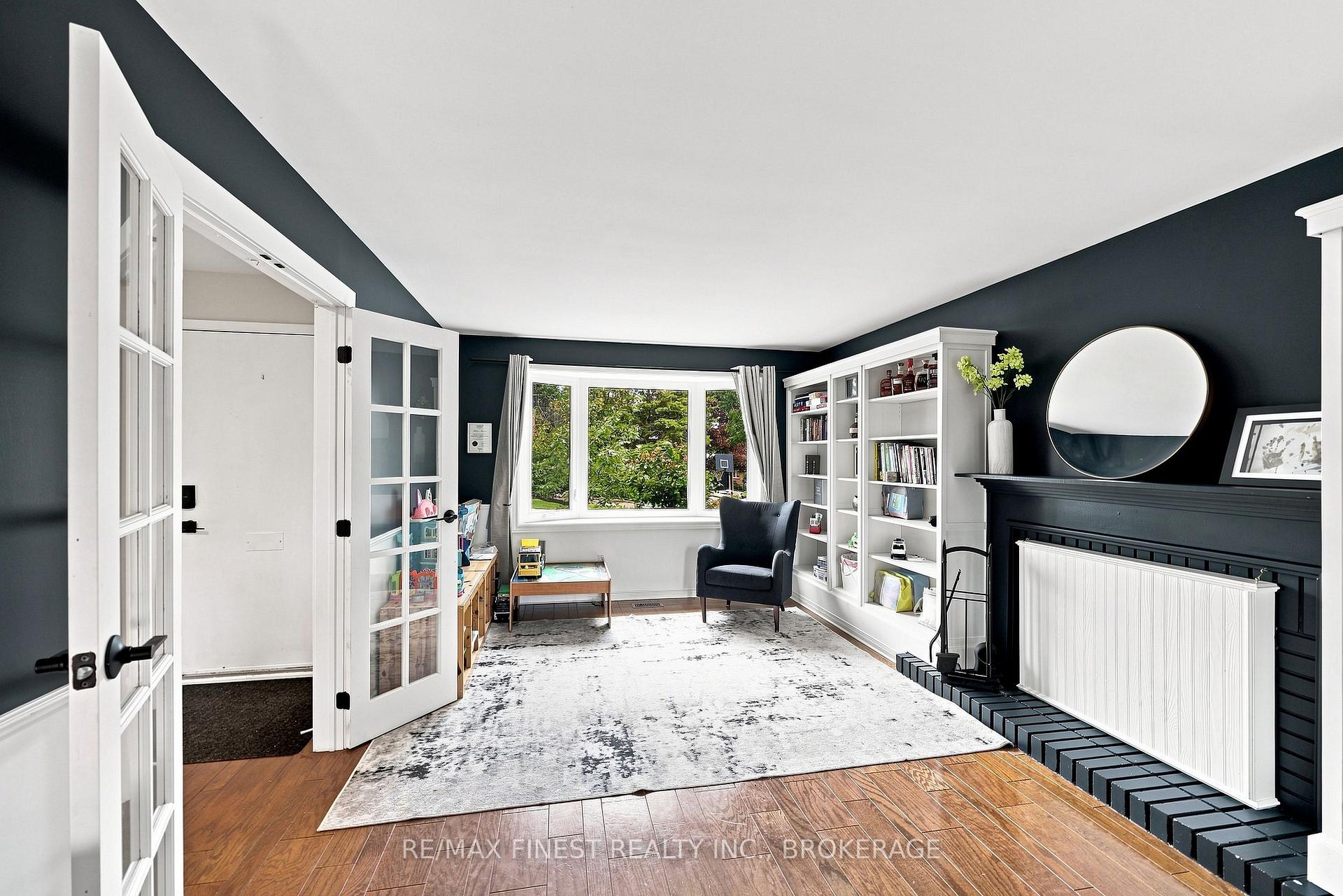 Photo 6 of 907 Pembridge Crescent, Kingston, South of Taylor-Kidd Blvd — HOMEH