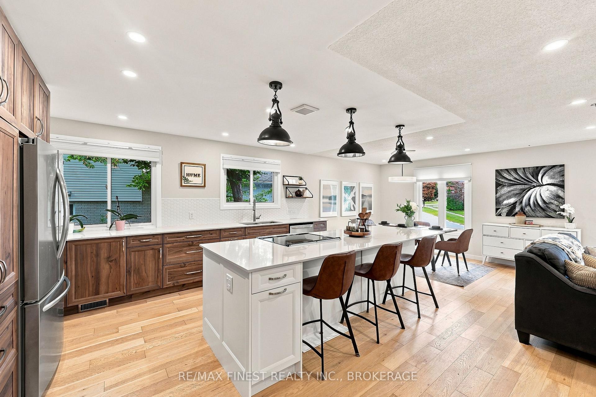 Photo 9 of 907 Pembridge Crescent, Kingston, South of Taylor-Kidd Blvd — HOMEH