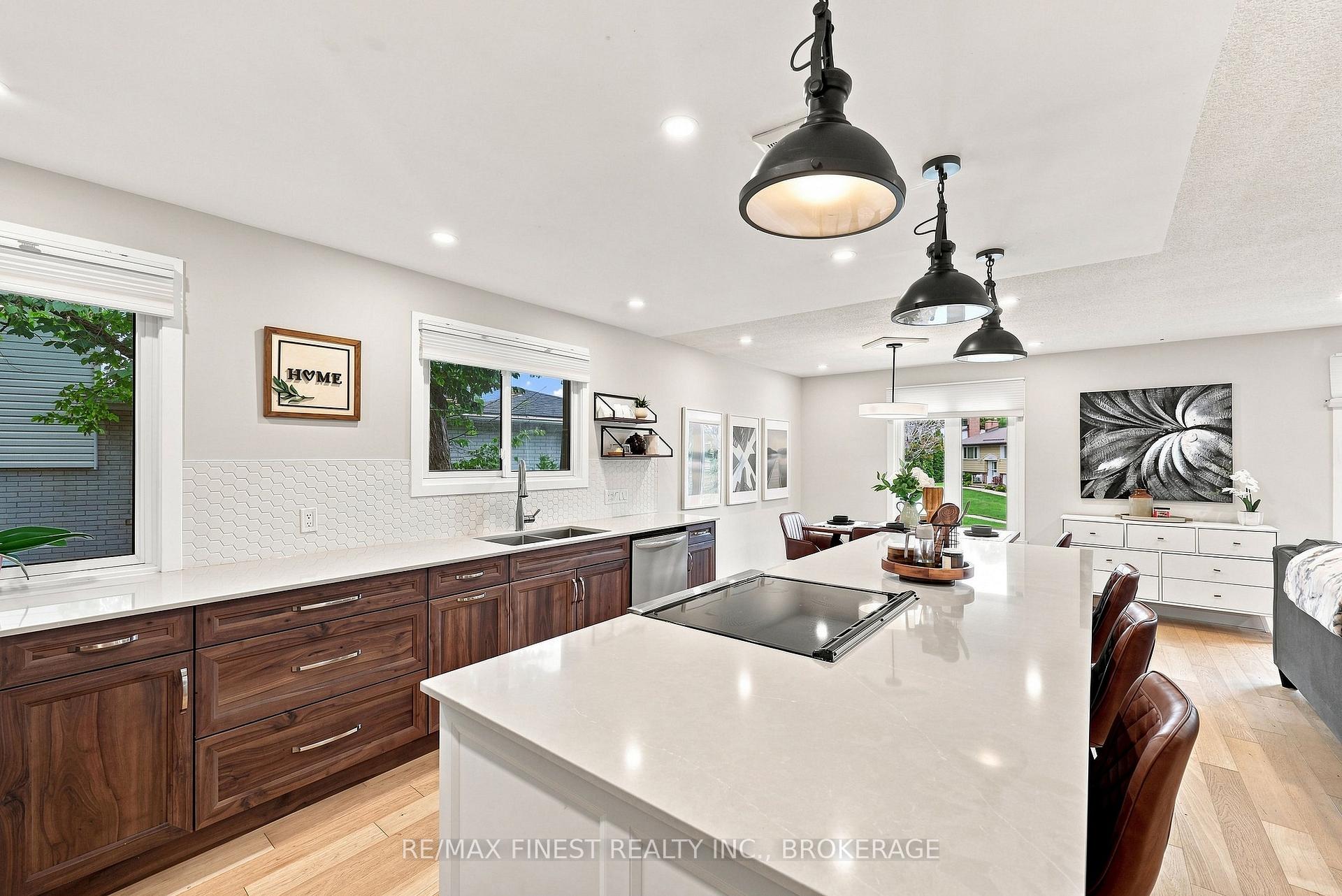 Photo 10 of 907 Pembridge Crescent, Kingston, South of Taylor-Kidd Blvd — HOMEH