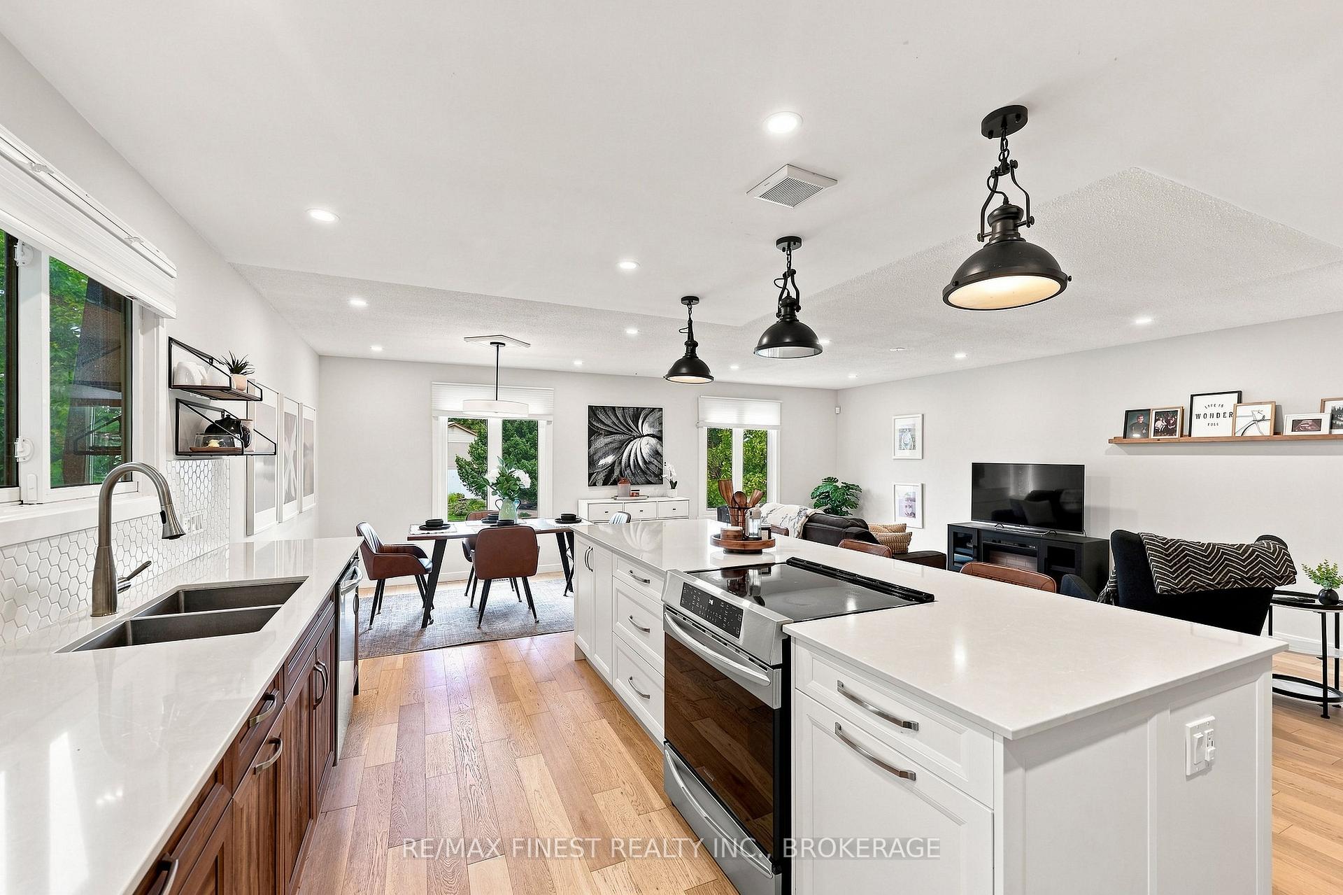 Photo 11 of 907 Pembridge Crescent, Kingston, South of Taylor-Kidd Blvd — HOMEH
