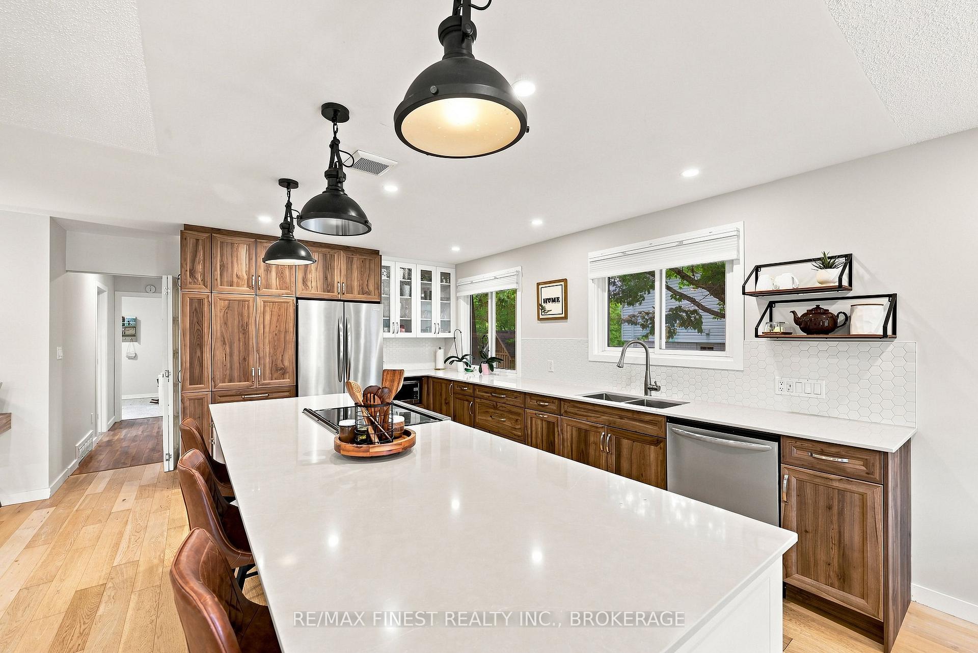 Photo 13 of 907 Pembridge Crescent, Kingston, South of Taylor-Kidd Blvd — HOMEH