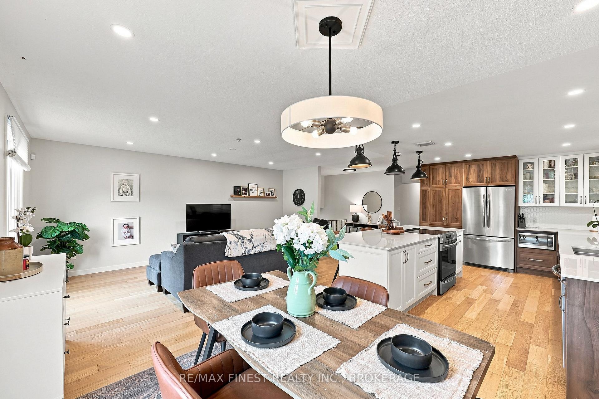 Photo 16 of 907 Pembridge Crescent, Kingston, South of Taylor-Kidd Blvd — HOMEH