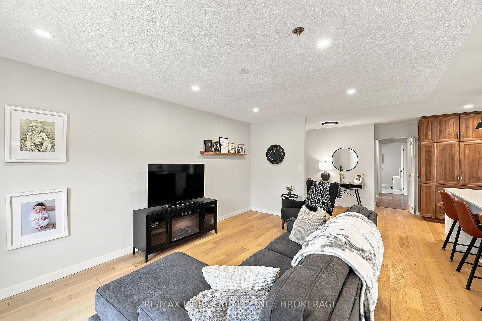 Photo 17 of 907 Pembridge Crescent, Kingston, South of Taylor-Kidd Blvd — HOMEH