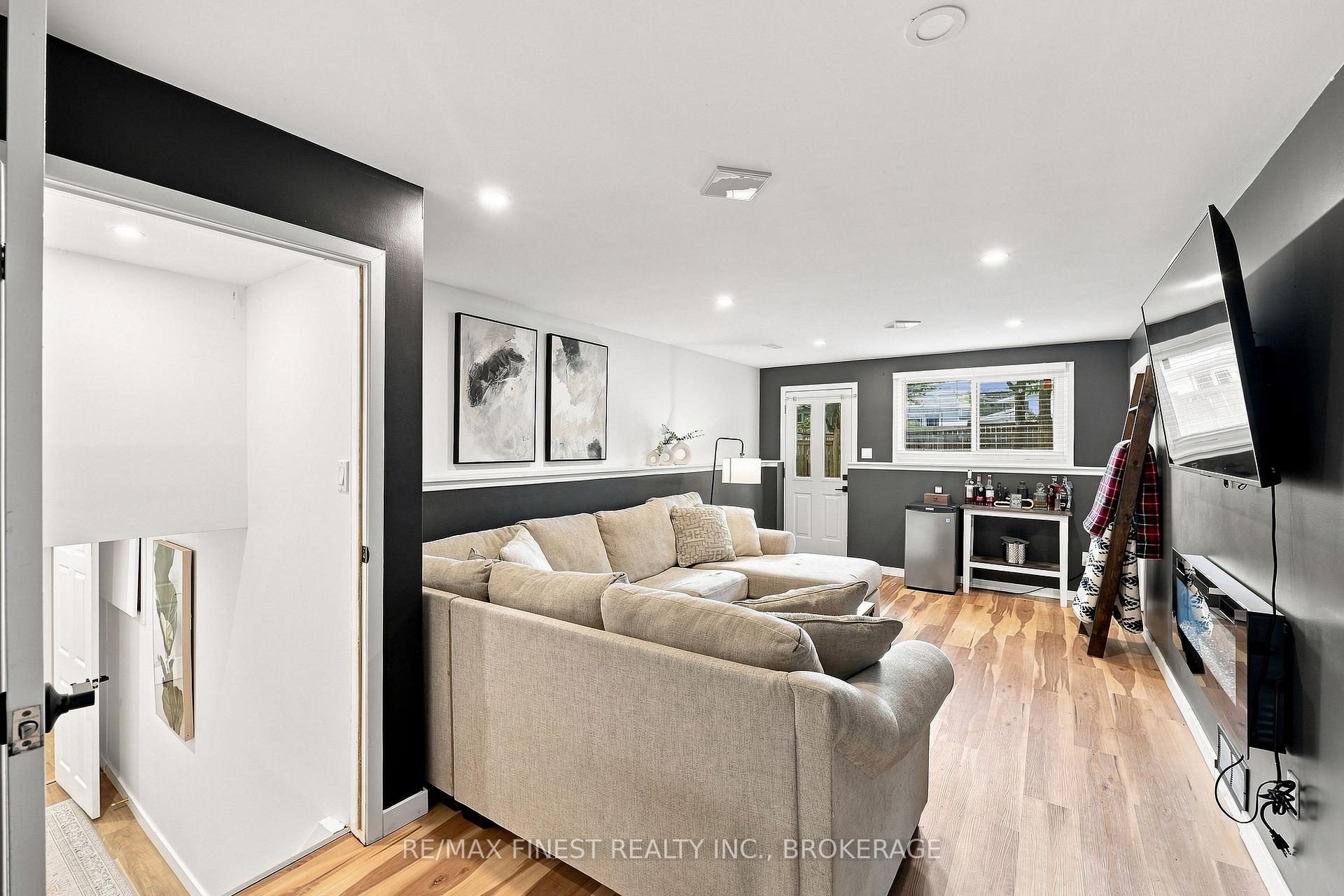 Photo 32 of 907 Pembridge Crescent, Kingston, South of Taylor-Kidd Blvd — HOMEH