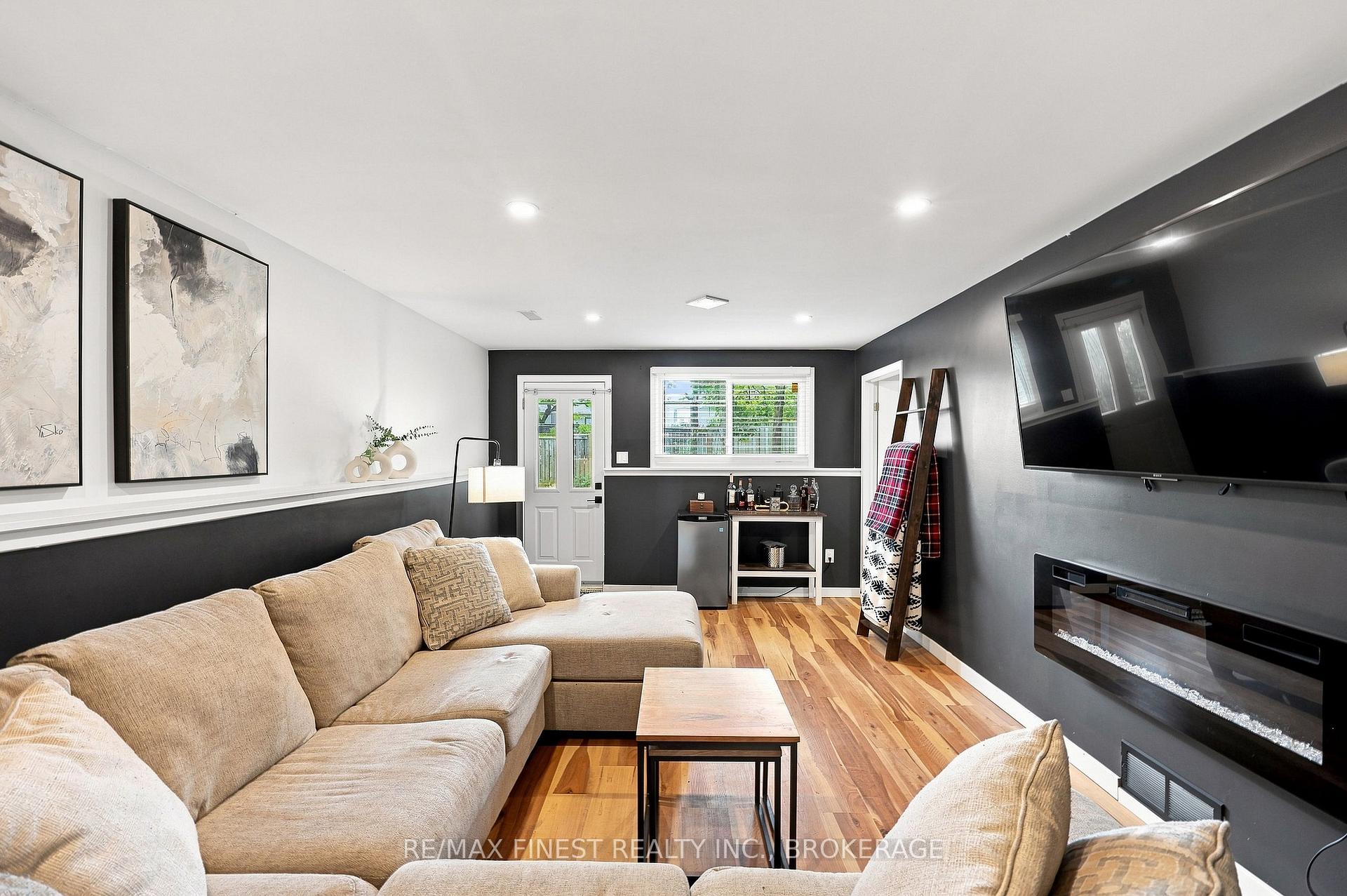 Photo 33 of 907 Pembridge Crescent, Kingston, South of Taylor-Kidd Blvd — HOMEH