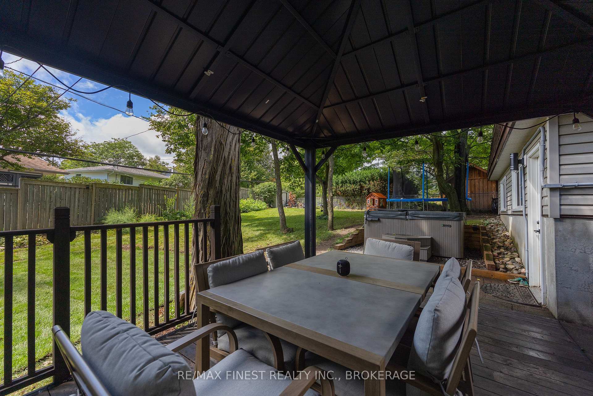 Photo 41 of 907 Pembridge Crescent, Kingston, South of Taylor-Kidd Blvd — HOMEH