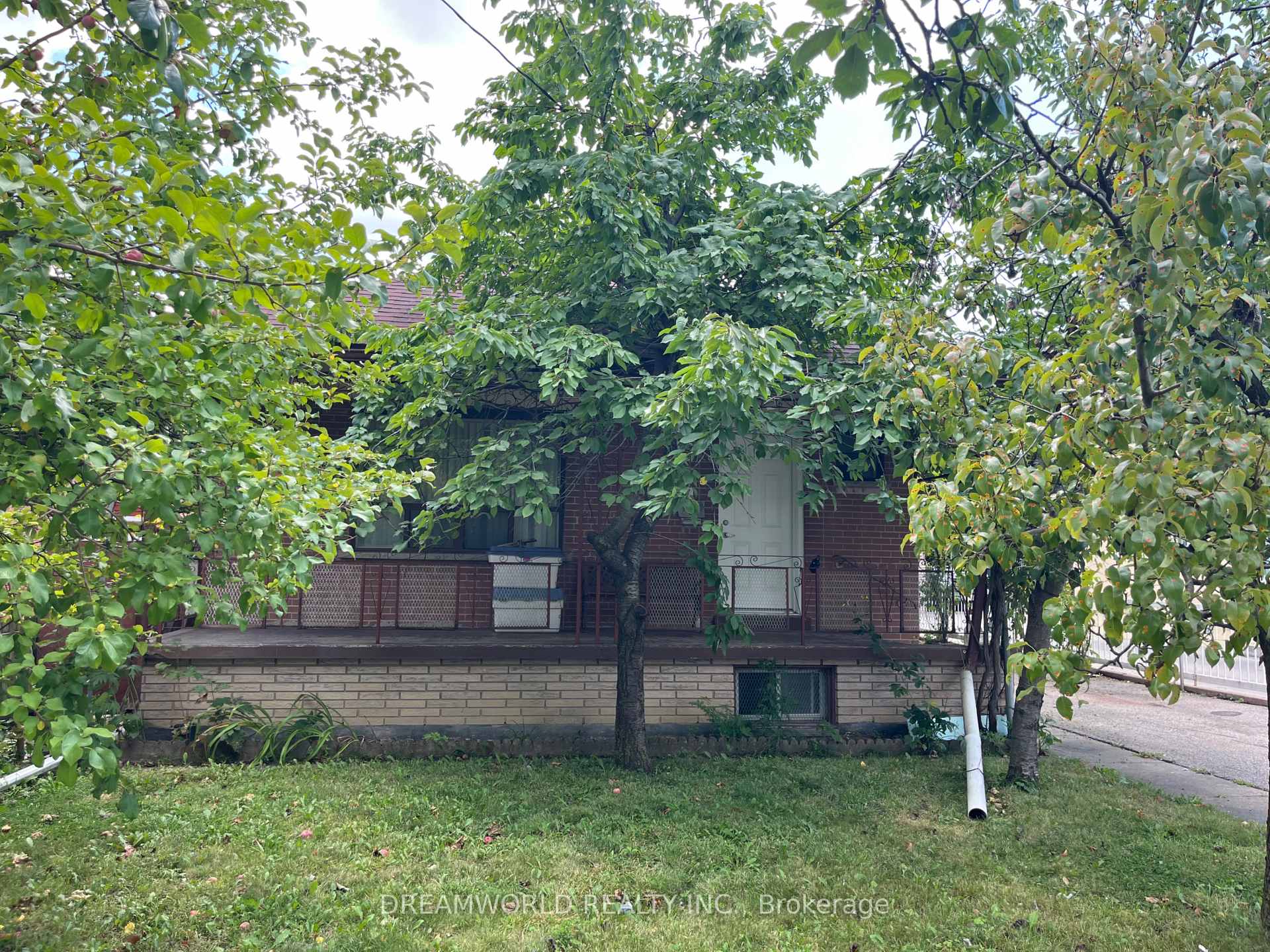 Photo 2 of 167 Redwater Drive, Etobicoke, Rexdale-Kipling — HOMEH
