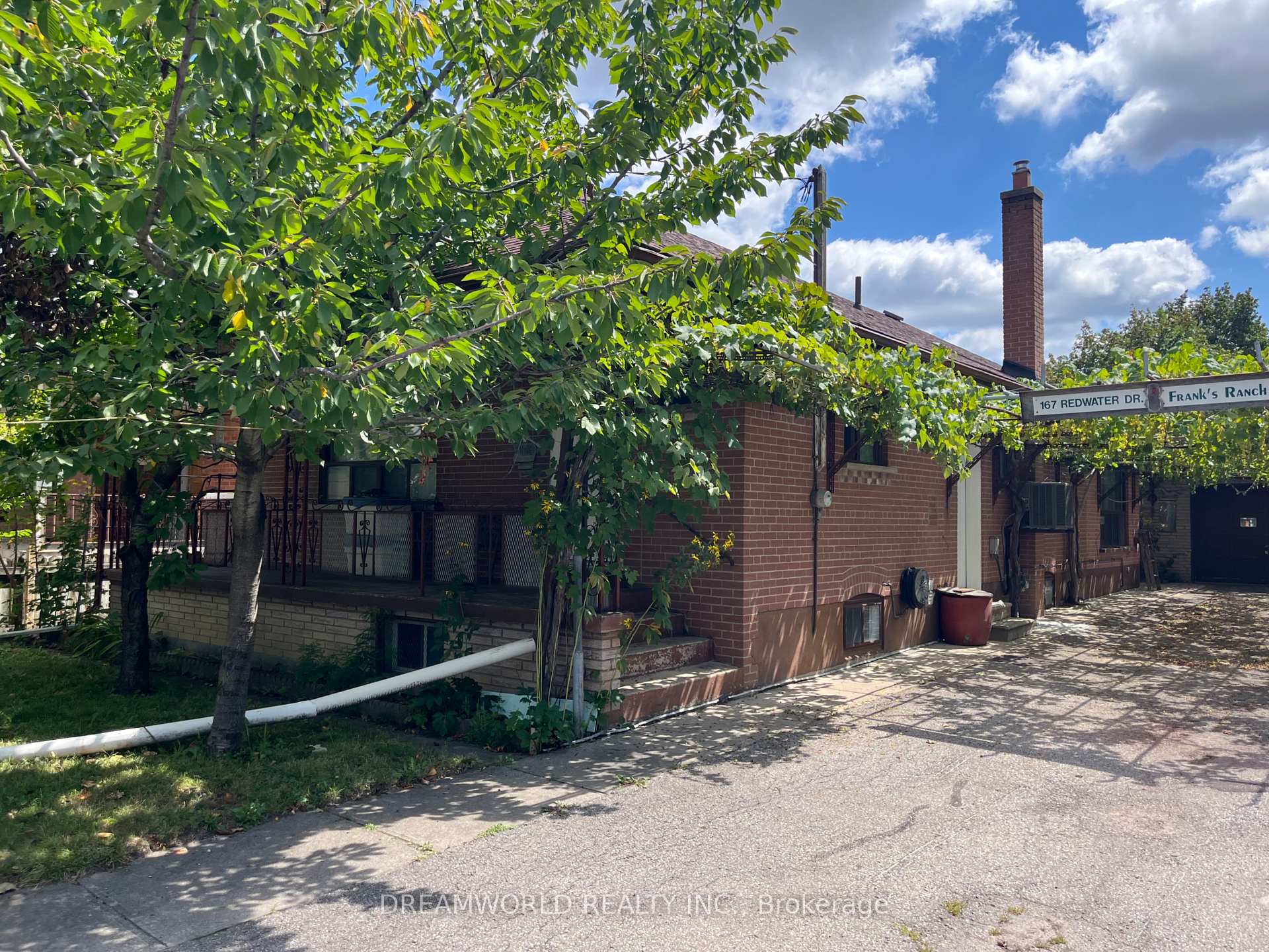 Photo 3 of 167 Redwater Drive, Etobicoke, Rexdale-Kipling — HOMEH