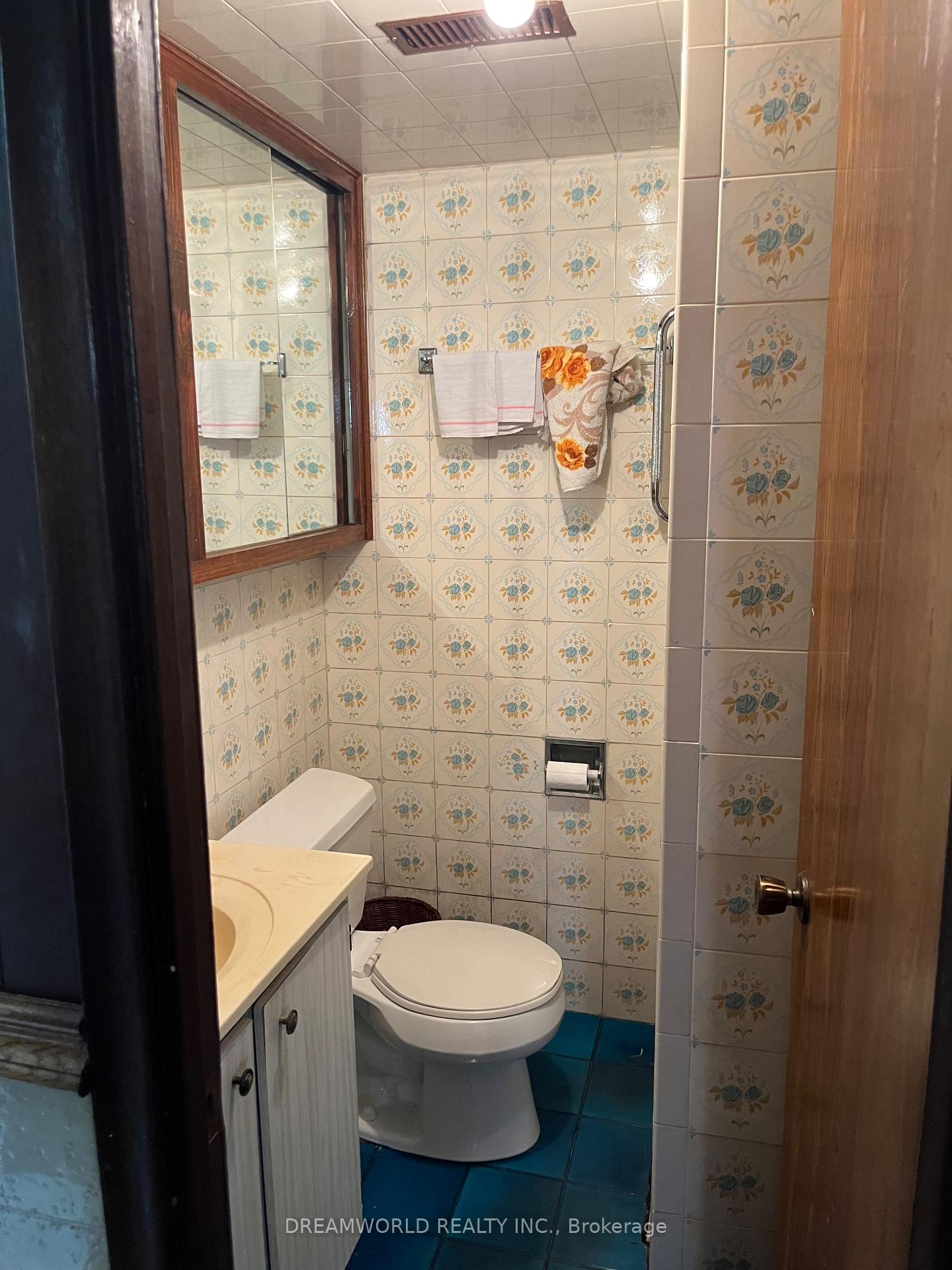 Photo 15 of 167 Redwater Drive, Etobicoke, Rexdale-Kipling — HOMEH