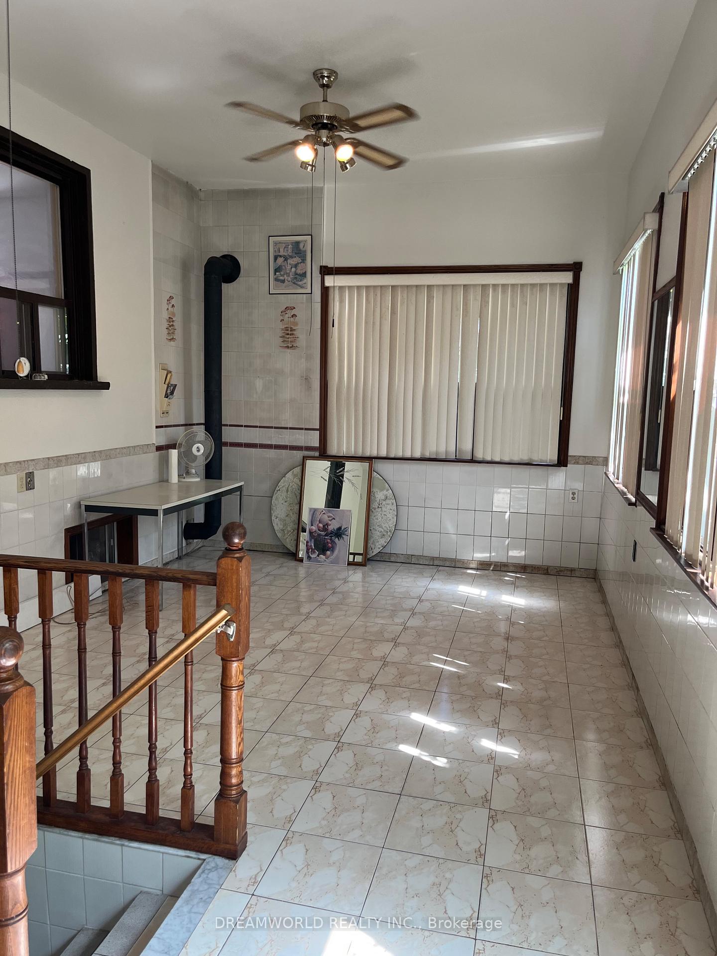 Photo 17 of 167 Redwater Drive, Etobicoke, Rexdale-Kipling — HOMEH