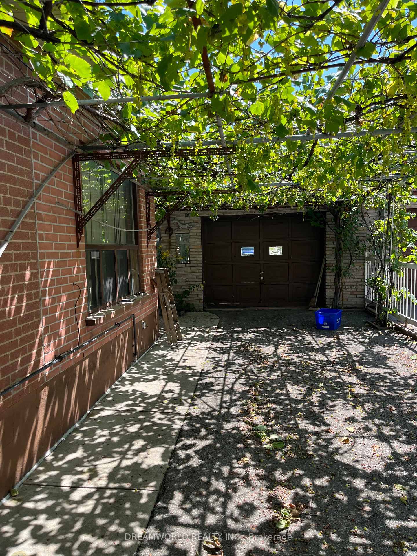 Photo 19 of 167 Redwater Drive, Etobicoke, Rexdale-Kipling — HOMEH
