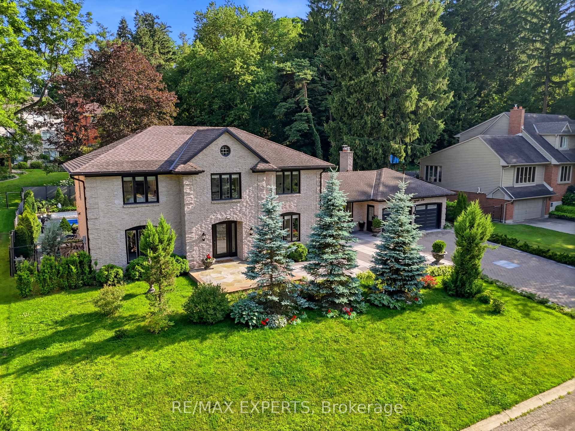 Photo 1 of 28 Stonegate Drive, Hamilton, Ancaster — HOMEH