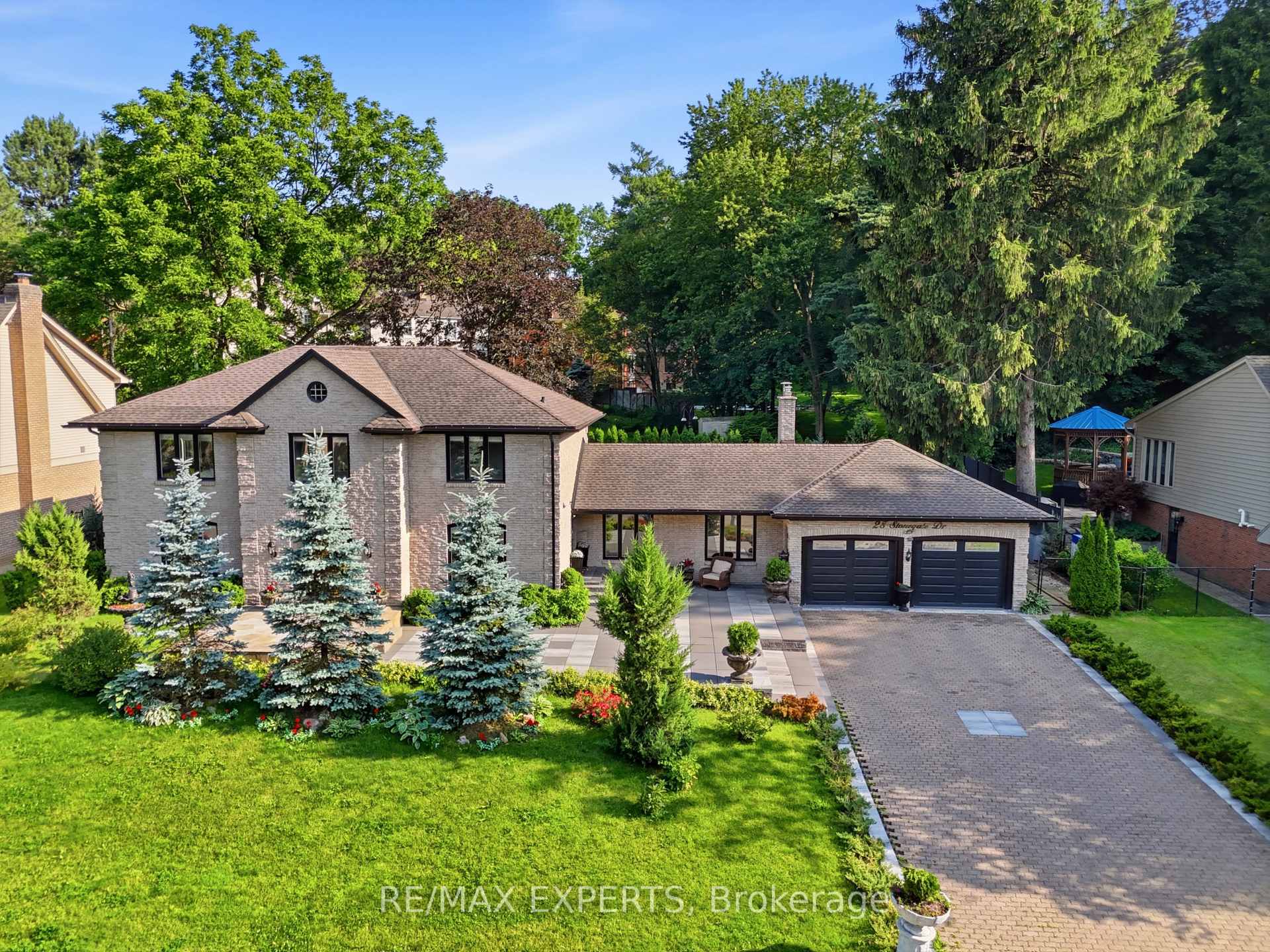 Photo 2 of 28 Stonegate Drive, Hamilton, Ancaster — HOMEH