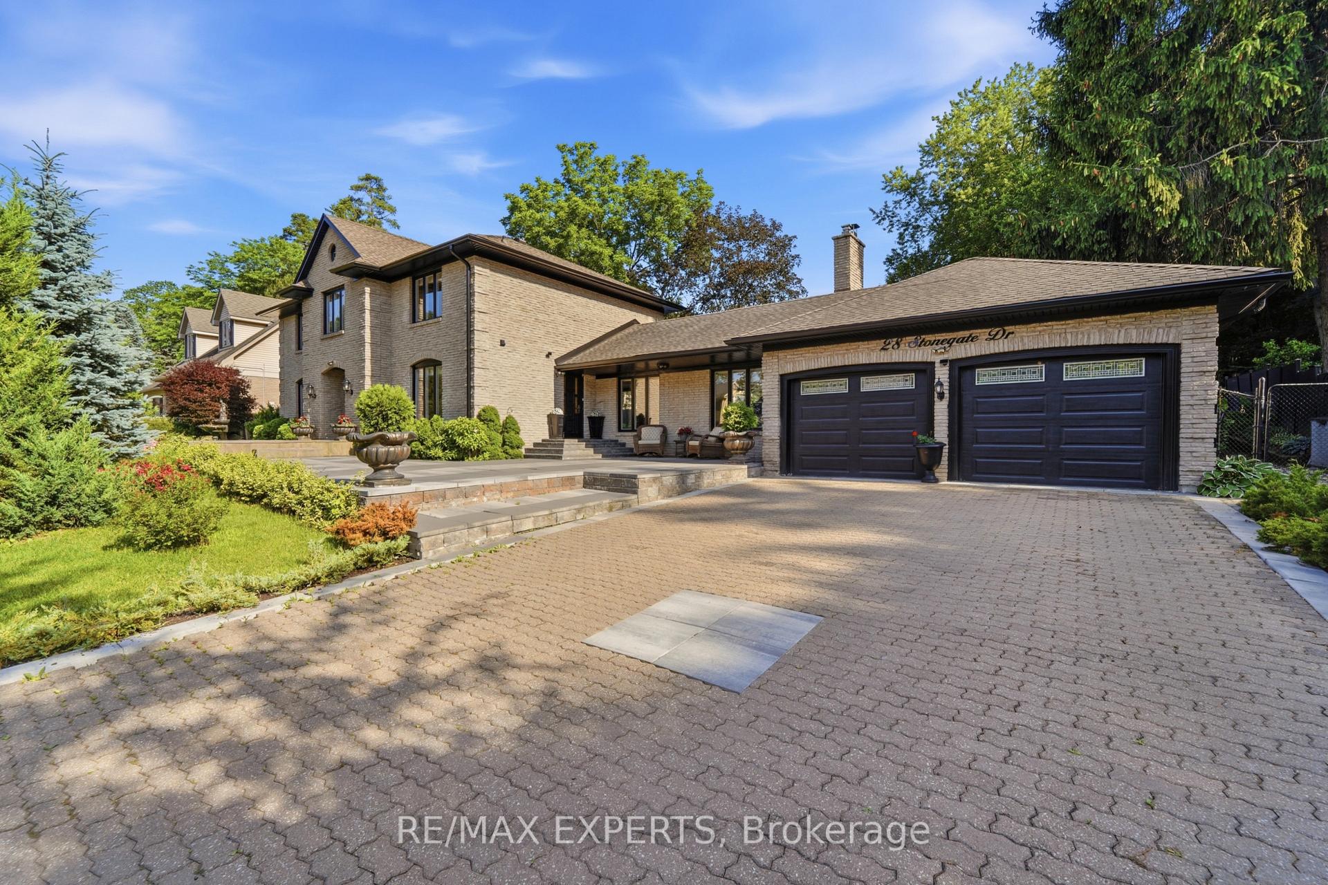 Photo 4 of 28 Stonegate Drive, Hamilton, Ancaster — HOMEH