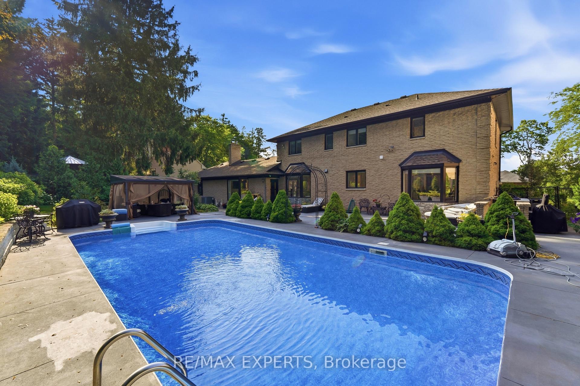 Photo 5 of 28 Stonegate Drive, Hamilton, Ancaster — HOMEH