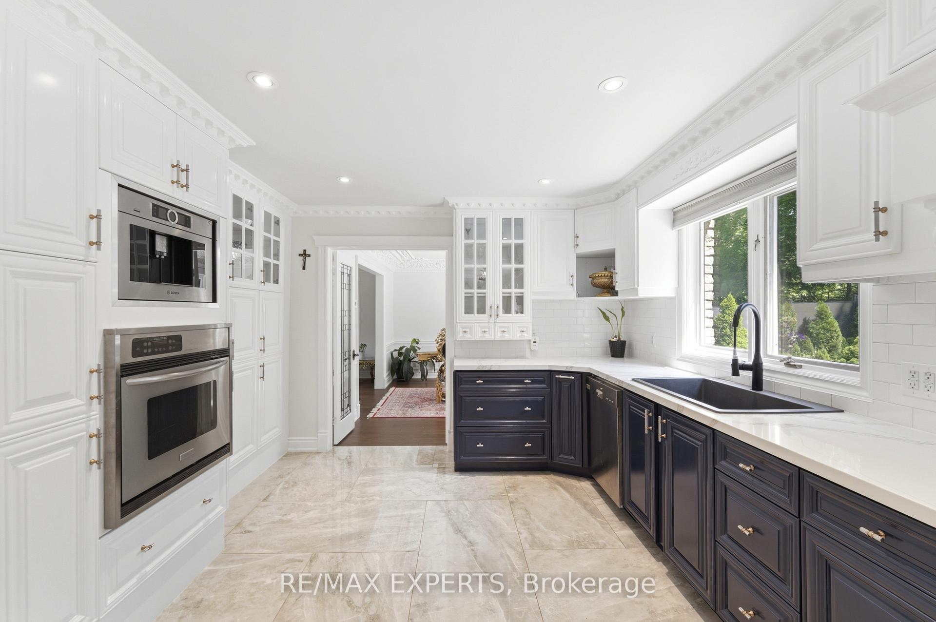 Photo 10 of 28 Stonegate Drive, Hamilton, Ancaster — HOMEH