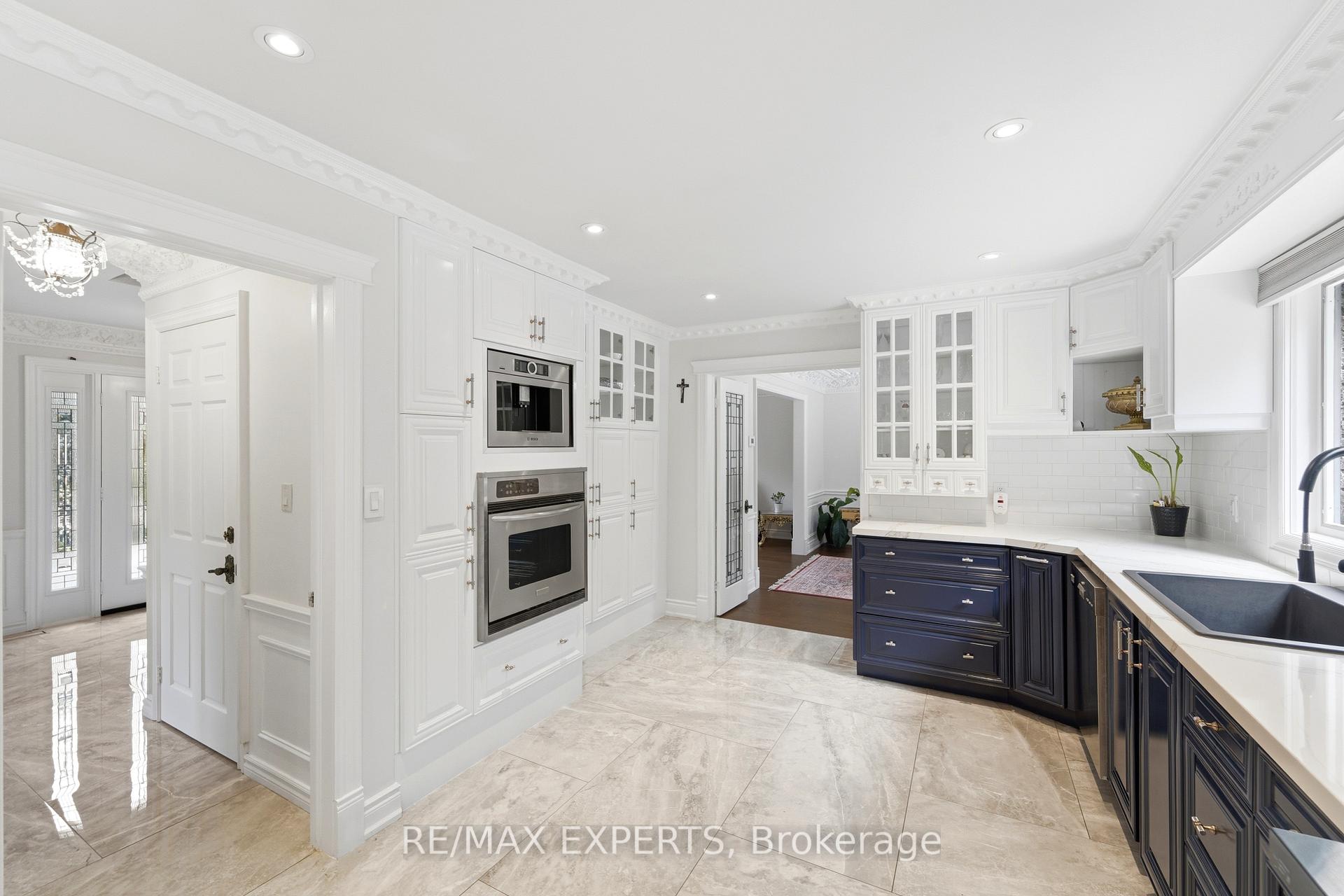 Photo 12 of 28 Stonegate Drive, Hamilton, Ancaster — HOMEH