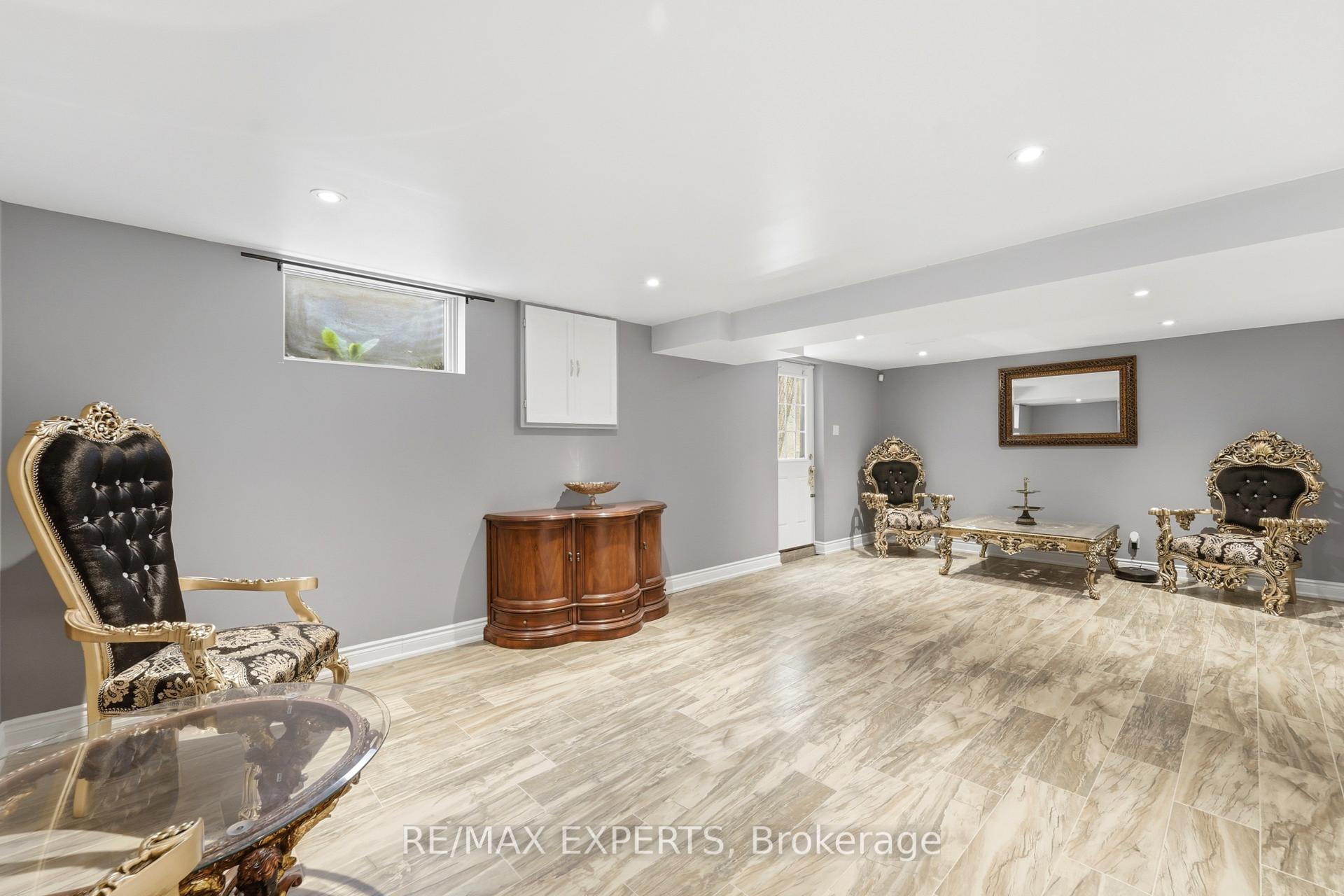 Photo 29 of 28 Stonegate Drive, Hamilton, Ancaster — HOMEH